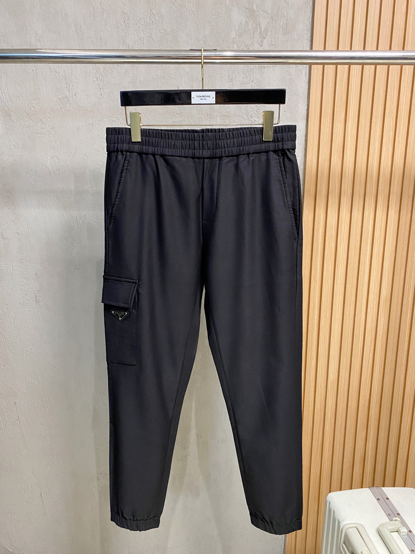 新款休闲透气休闲裤！重磅定制面料裤子面料扎实上身挺括有型做工极其考究，不挑人百搭款最高规格，时尚个性的设