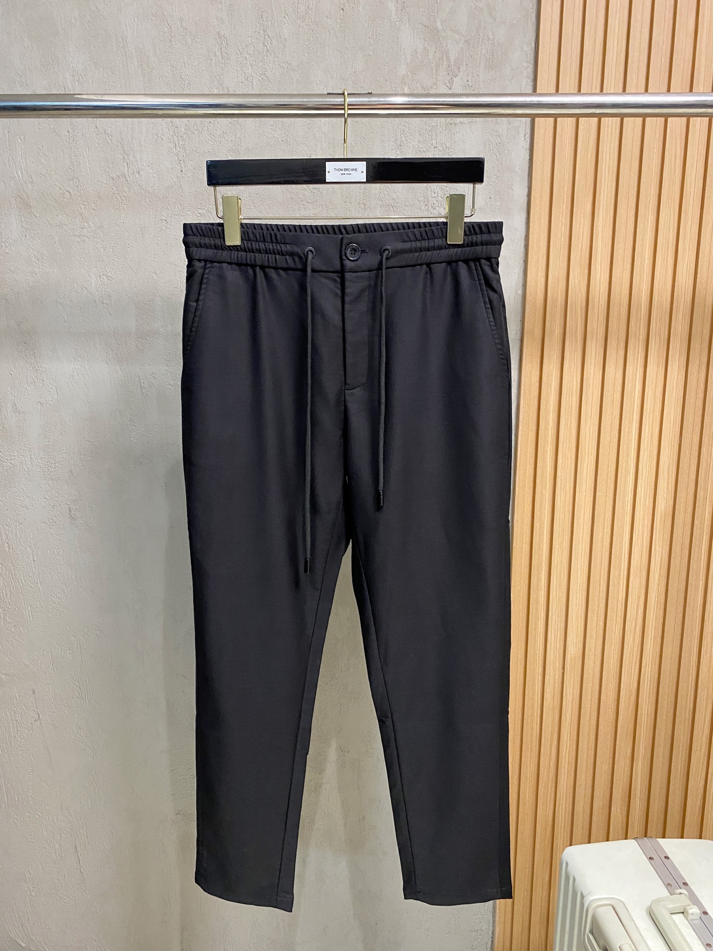 新款休闲透气休闲裤！重磅定制面料裤子面料扎实上身挺括有型做工极其考究，不挑人百搭款最高规格，时尚个性的设