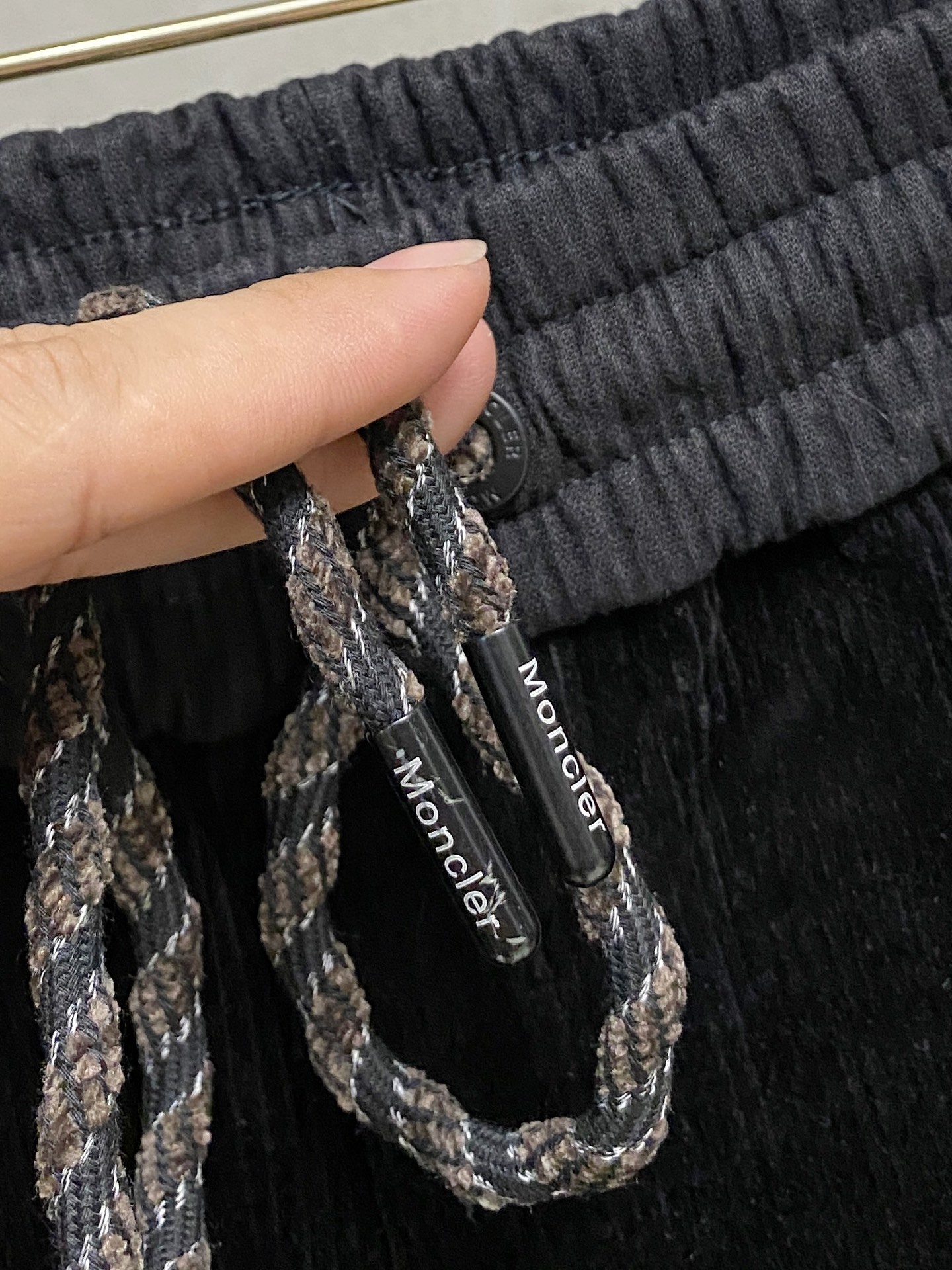 蒙*口 Mo**ler 新款休闲透气休闲裤！重磅定制面料裤子面料扎实上身挺括有型做工极其考究，不挑人百搭