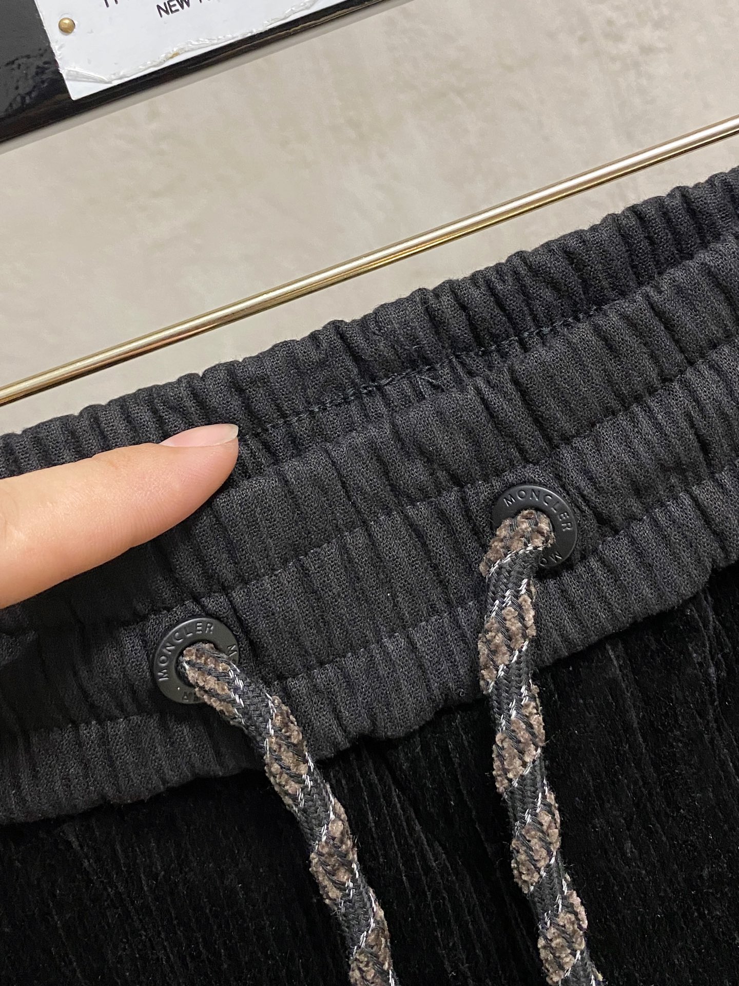 蒙*口 Mo**ler 新款休闲透气休闲裤！重磅定制面料裤子面料扎实上身挺括有型做工极其考究，不挑人百搭