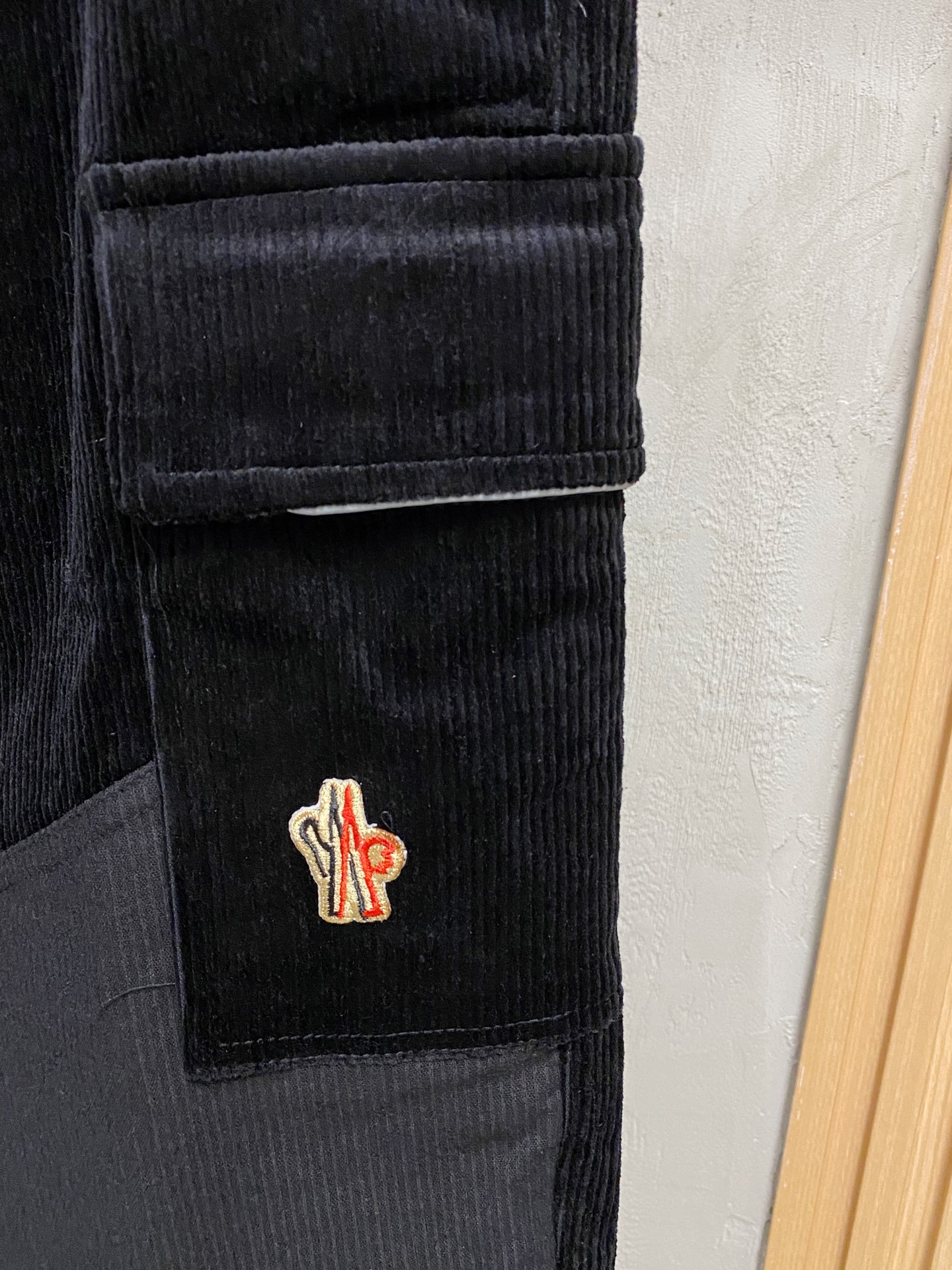 蒙*口 Mo**ler 新款休闲透气休闲裤！重磅定制面料裤子面料扎实上身挺括有型做工极其考究，不挑人百搭