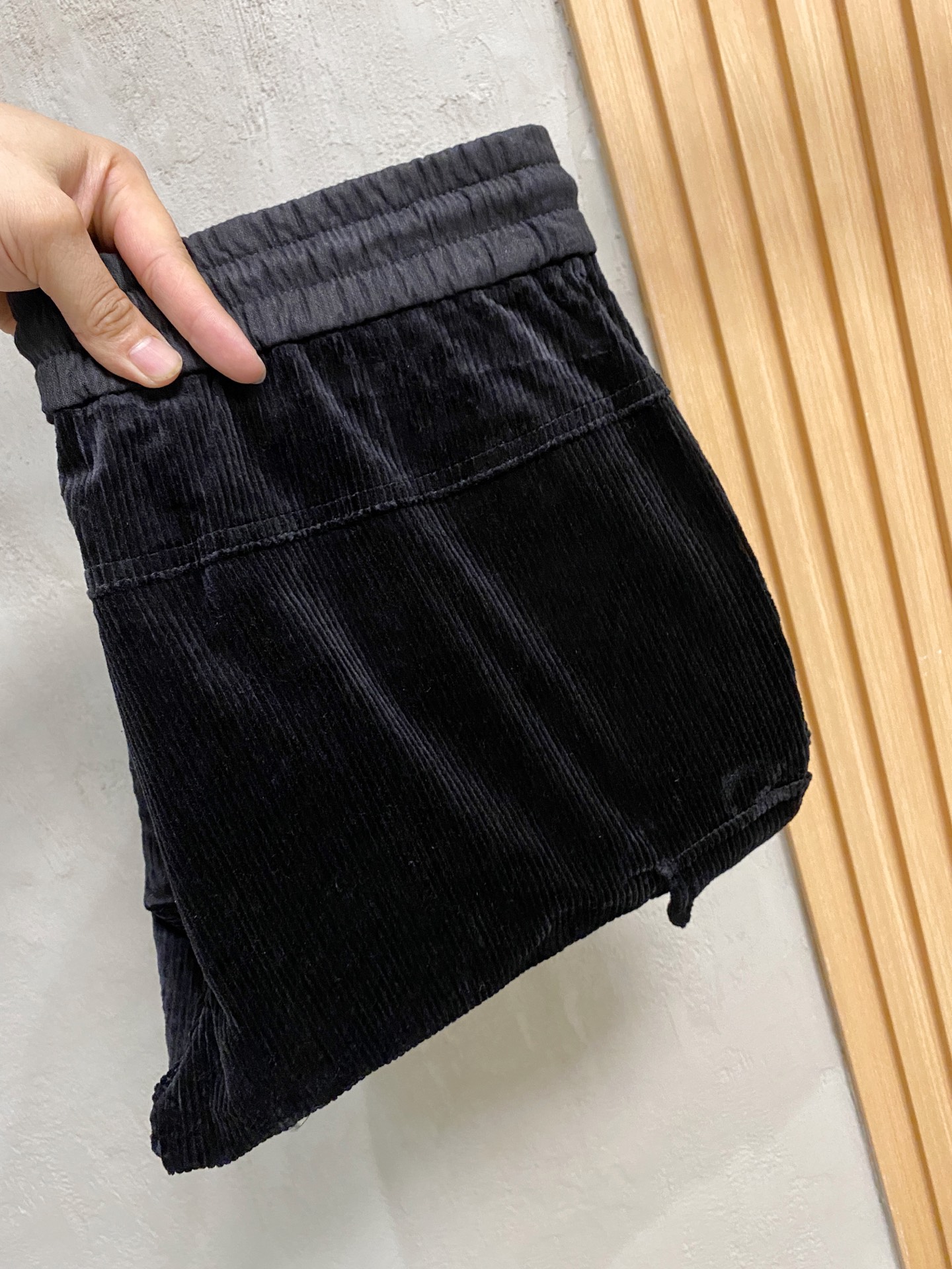 蒙*口 Mo**ler 新款休闲透气休闲裤！重磅定制面料裤子面料扎实上身挺括有型做工极其考究，不挑人百搭