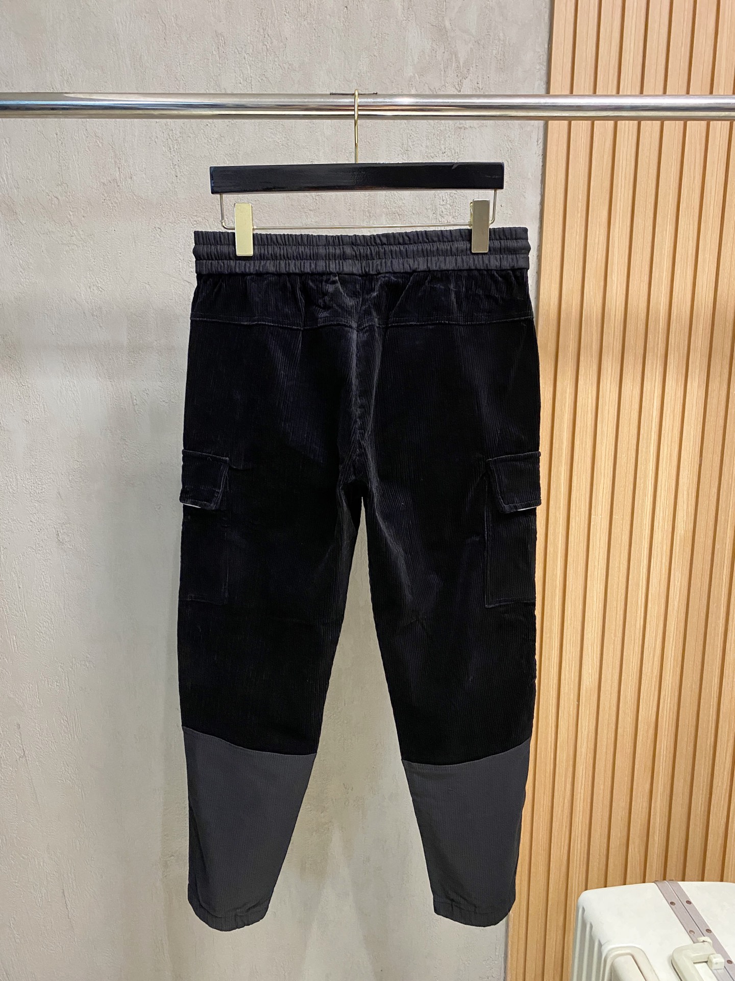 蒙*口 Mo**ler 新款休闲透气休闲裤！重磅定制面料裤子面料扎实上身挺括有型做工极其考究，不挑人百搭