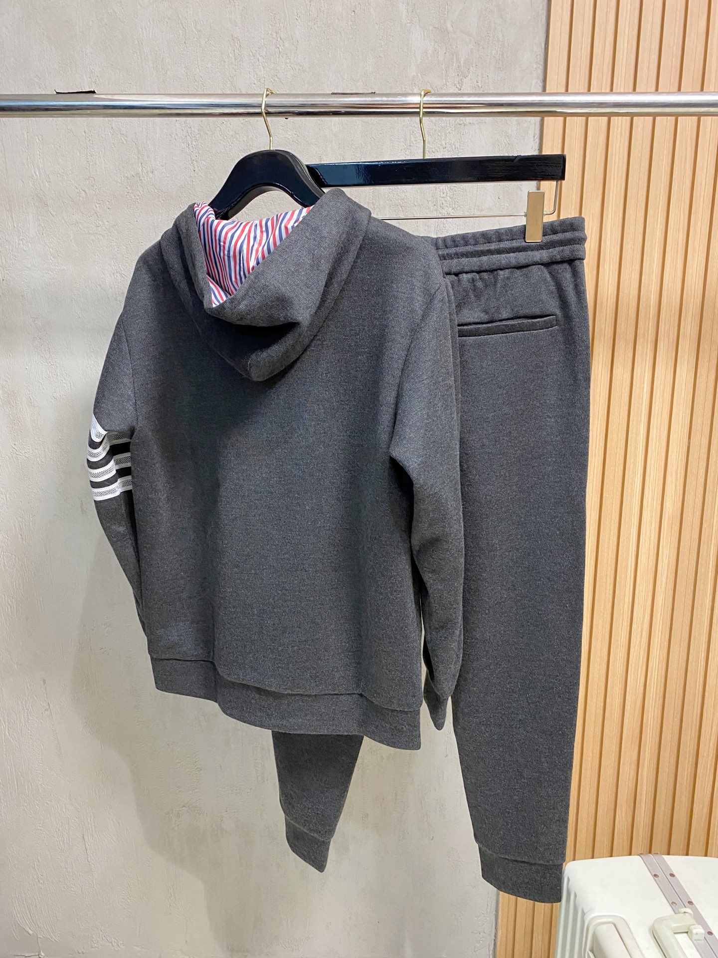 重磅推荐 男士套装 简约百搭款，不挑人穿，腰部松紧抽绳设计 出口订单标准，所有细节处理都非常到位；采用特