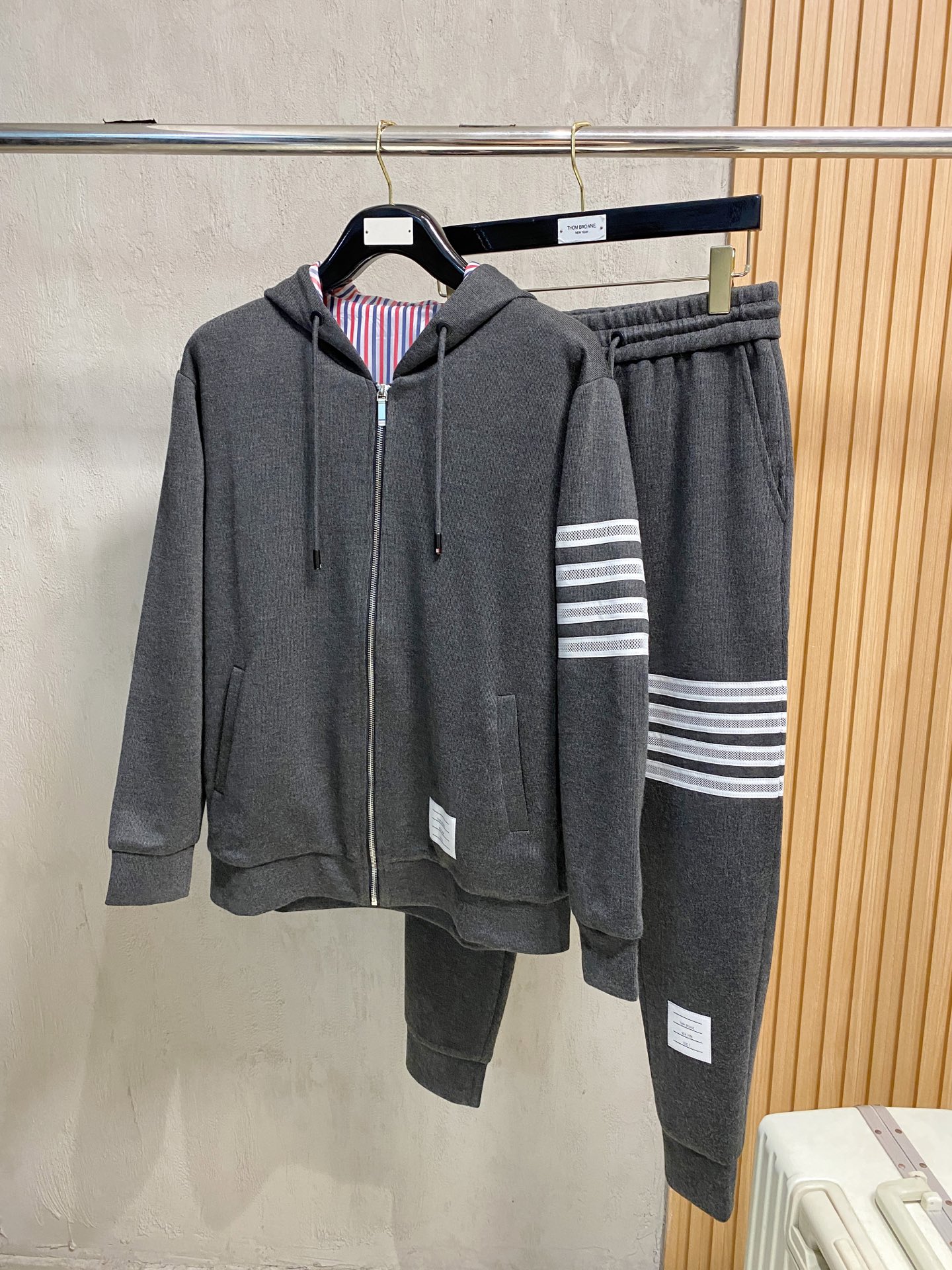 重磅推荐 男士套装 简约百搭款，不挑人穿，腰部松紧抽绳设计 出口订单标准，所有细节处理都非常到位；采用特