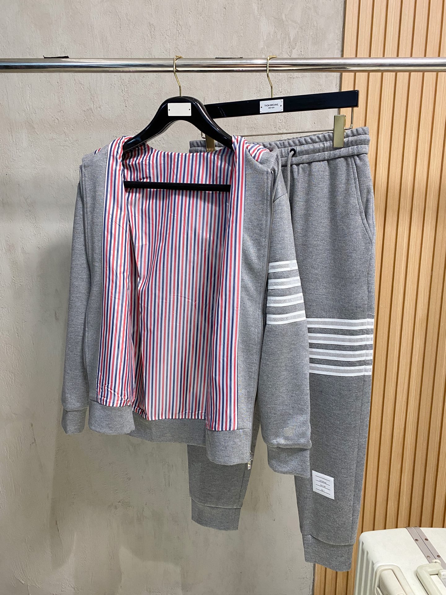 重磅推荐 男士套装 简约百搭款，不挑人穿，腰部松紧抽绳设计 出口订单标准，所有细节处理都非常到位；采用特