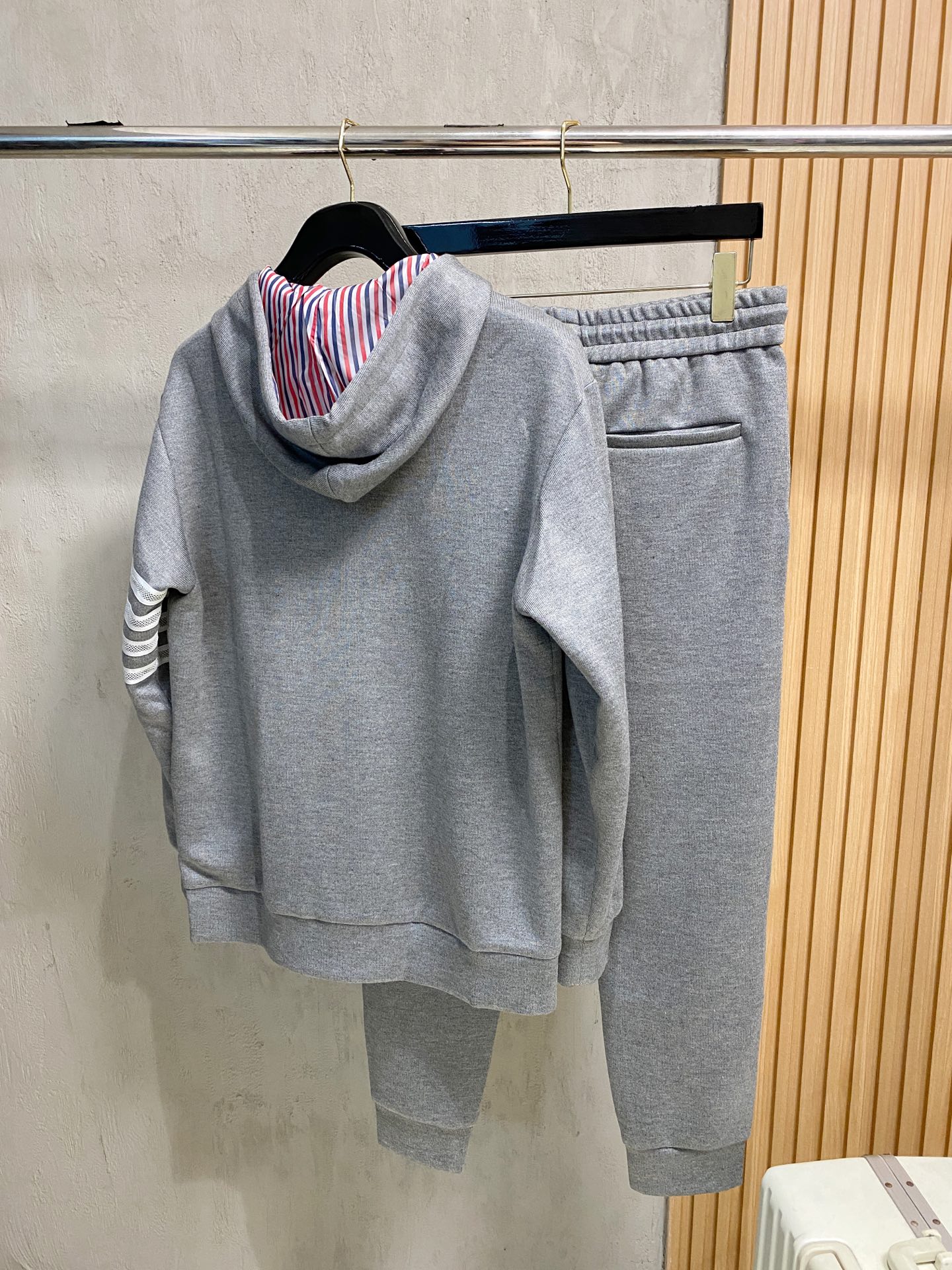 重磅推荐 男士套装 简约百搭款，不挑人穿，腰部松紧抽绳设计 出口订单标准，所有细节处理都非常到位；采用特