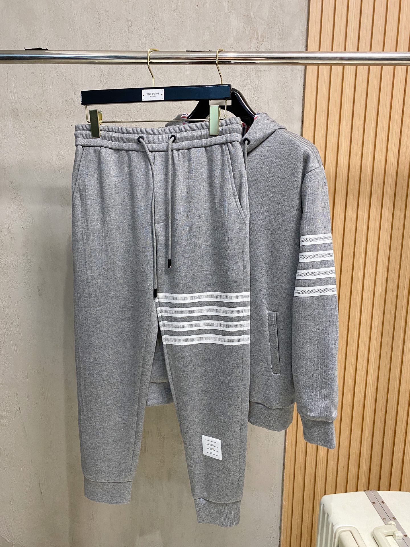 重磅推荐 男士套装 简约百搭款，不挑人穿，腰部松紧抽绳设计 出口订单标准，所有细节处理都非常到位；采用特