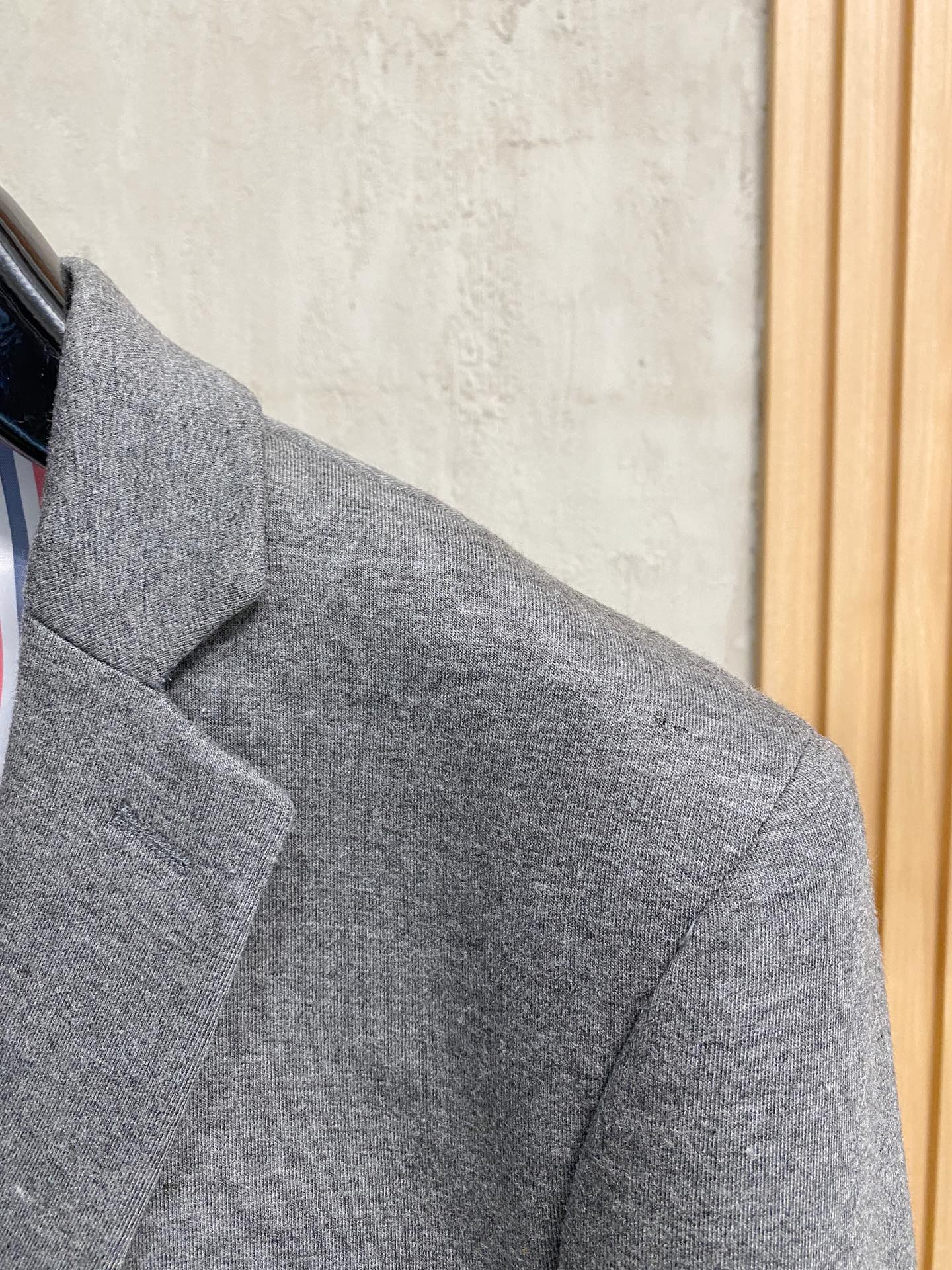 (新品)TB新款经典三粒扣时尚羊毛单西，男女同款经典色织四条杠标识休闲翻领西服外套！贸易公司渠道！TB口