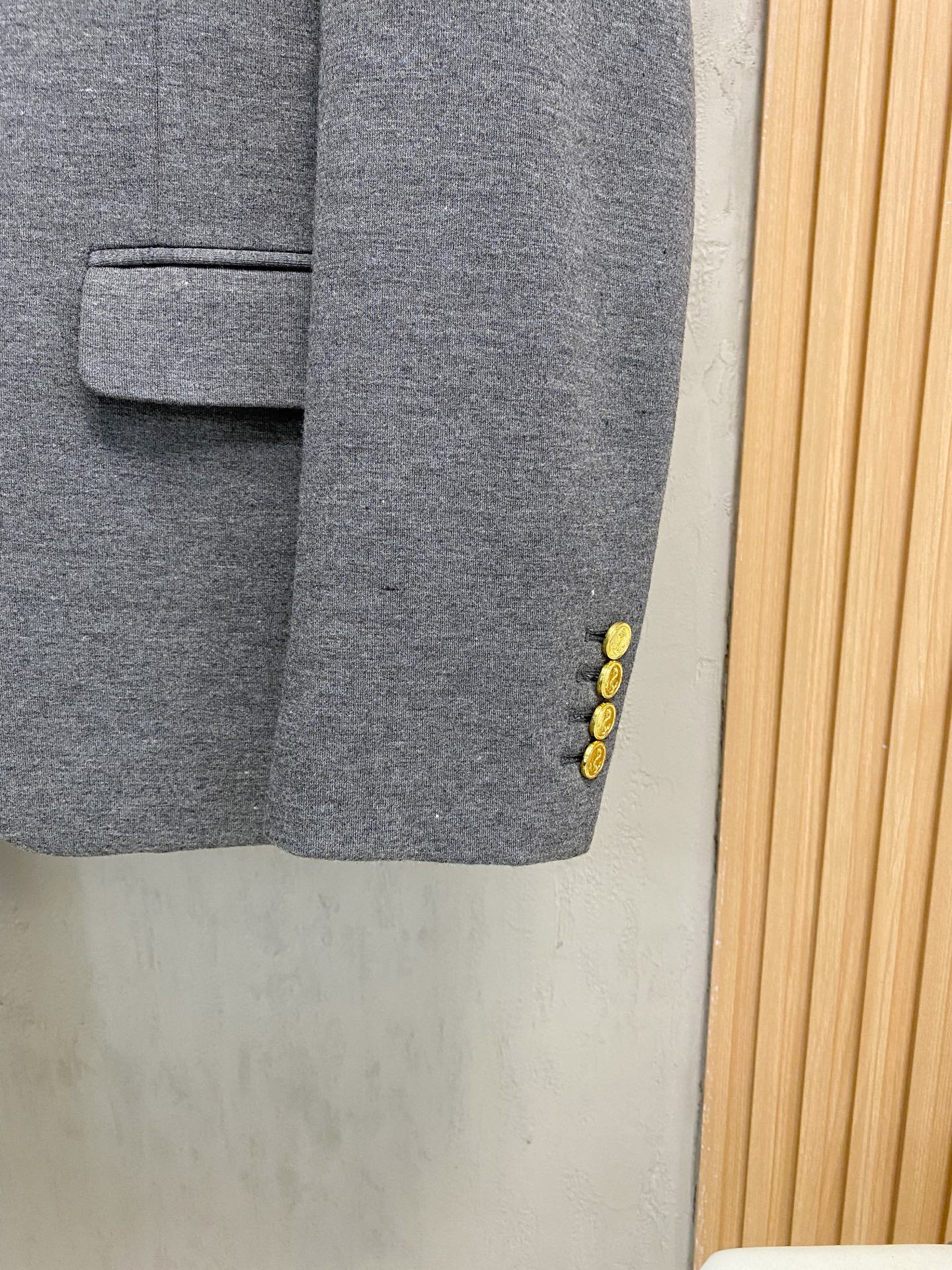 (新品)TB新款经典三粒扣时尚羊毛单西，男女同款经典色织四条杠标识休闲翻领西服外套！贸易公司渠道！TB口