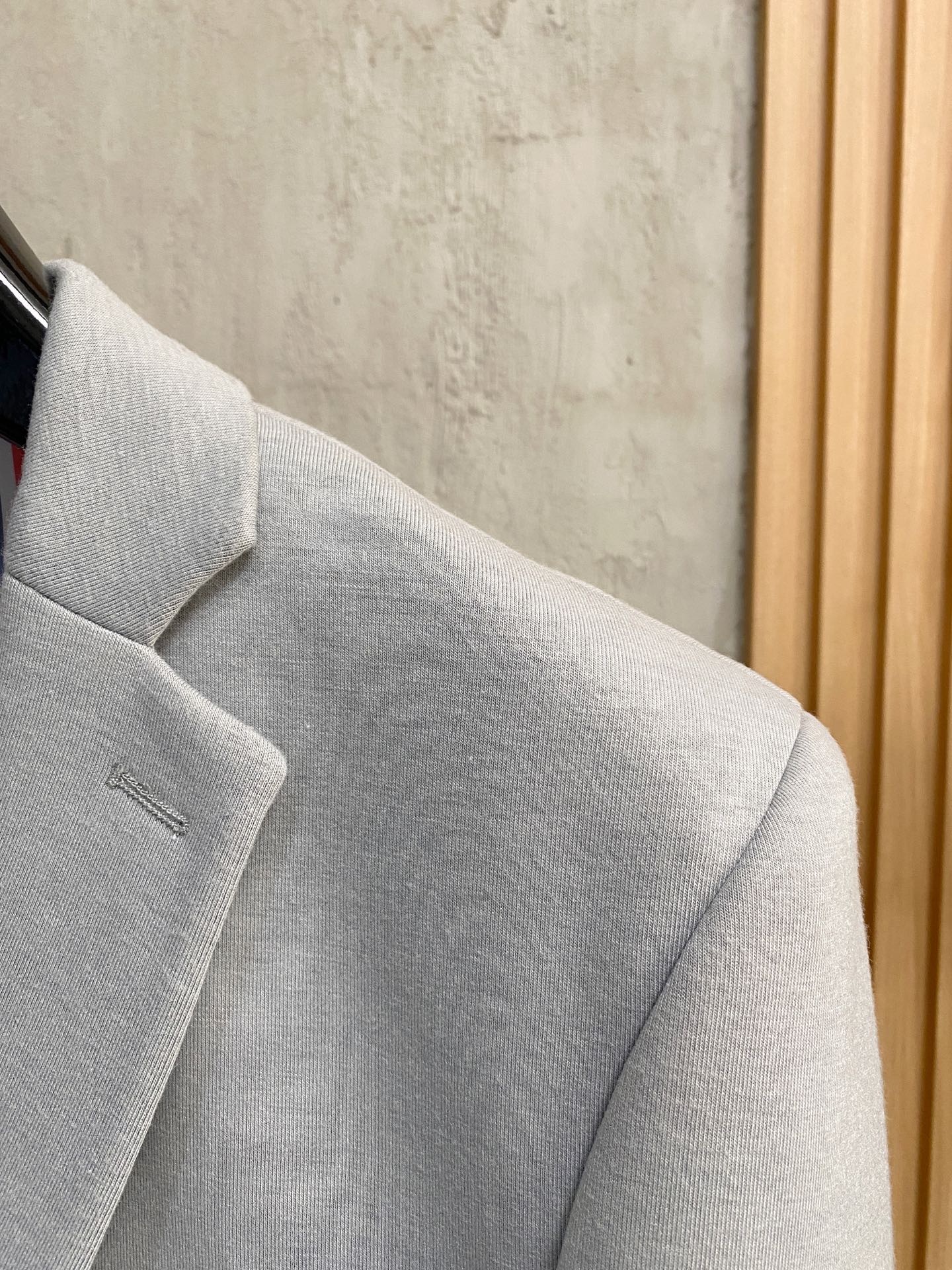 (新品)TB新款经典三粒扣时尚羊毛单西，男女同款经典色织四条杠标识休闲翻领西服外套！贸易公司渠道！TB口