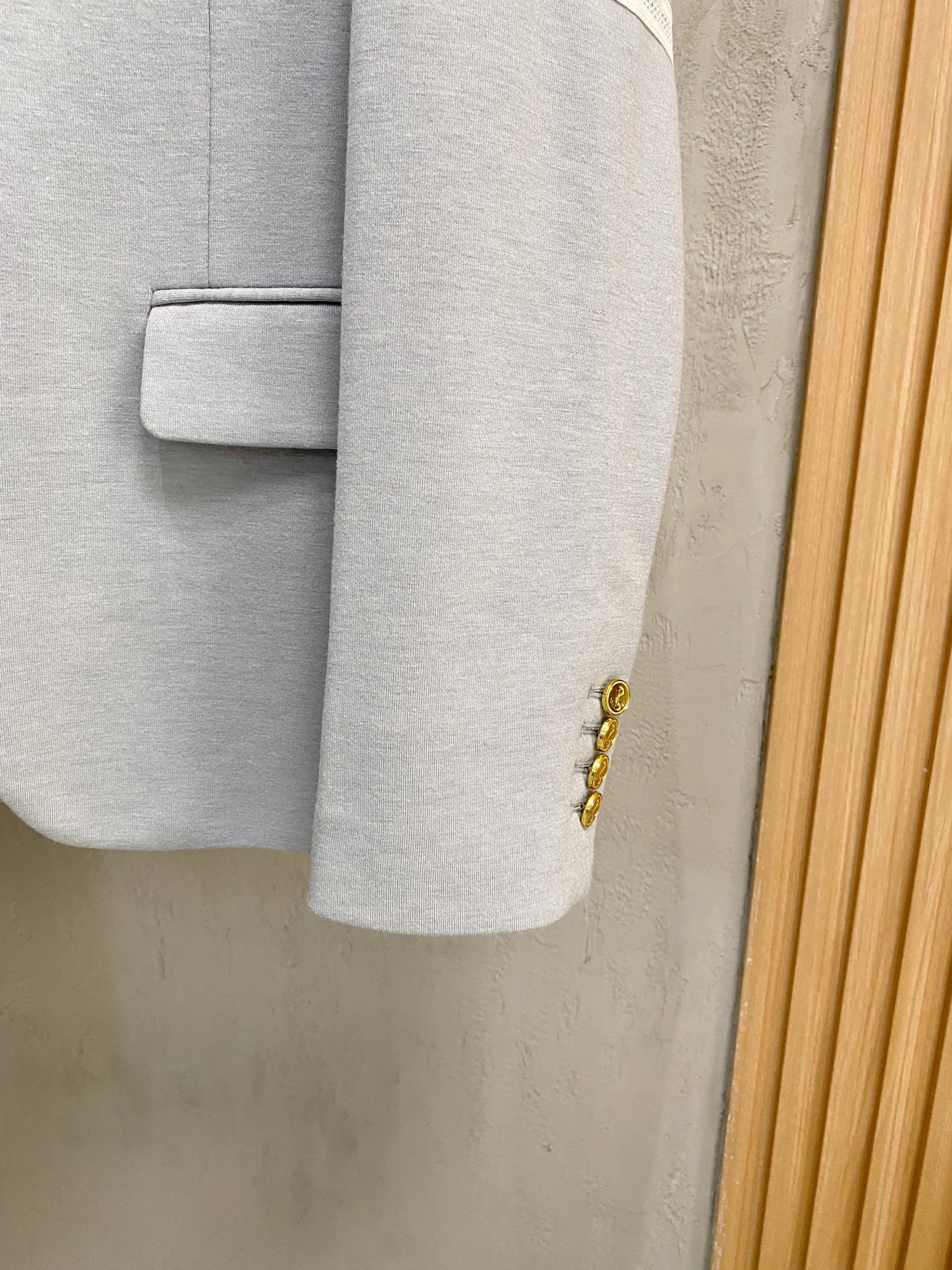 (新品)TB新款经典三粒扣时尚羊毛单西，男女同款经典色织四条杠标识休闲翻领西服外套！贸易公司渠道！TB口