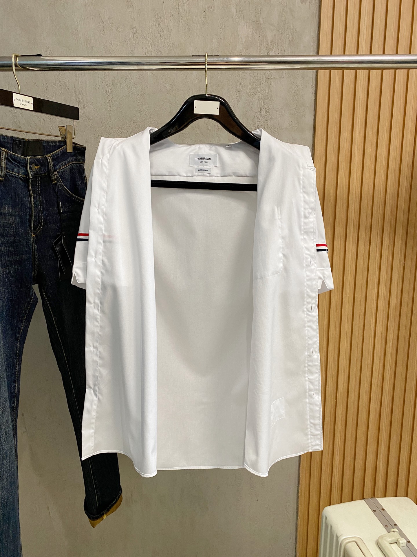 强势上新，新款不断！！！新款衬衫，高级面料高级做工，顶级品质！！！S一XXLS穿125左右m穿140左右