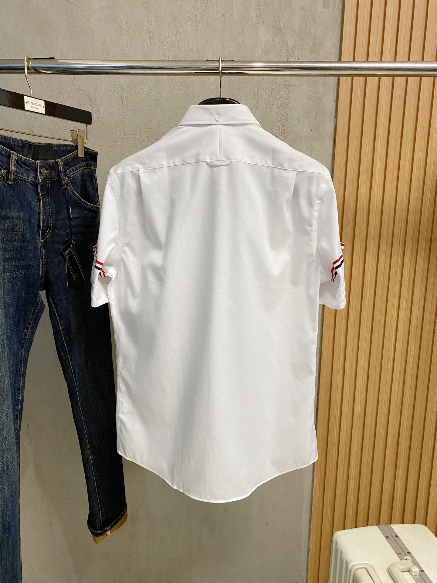 强势上新，新款不断！！！新款衬衫，高级面料高级做工，顶级品质！！！S一XXLS穿125左右m穿140左右