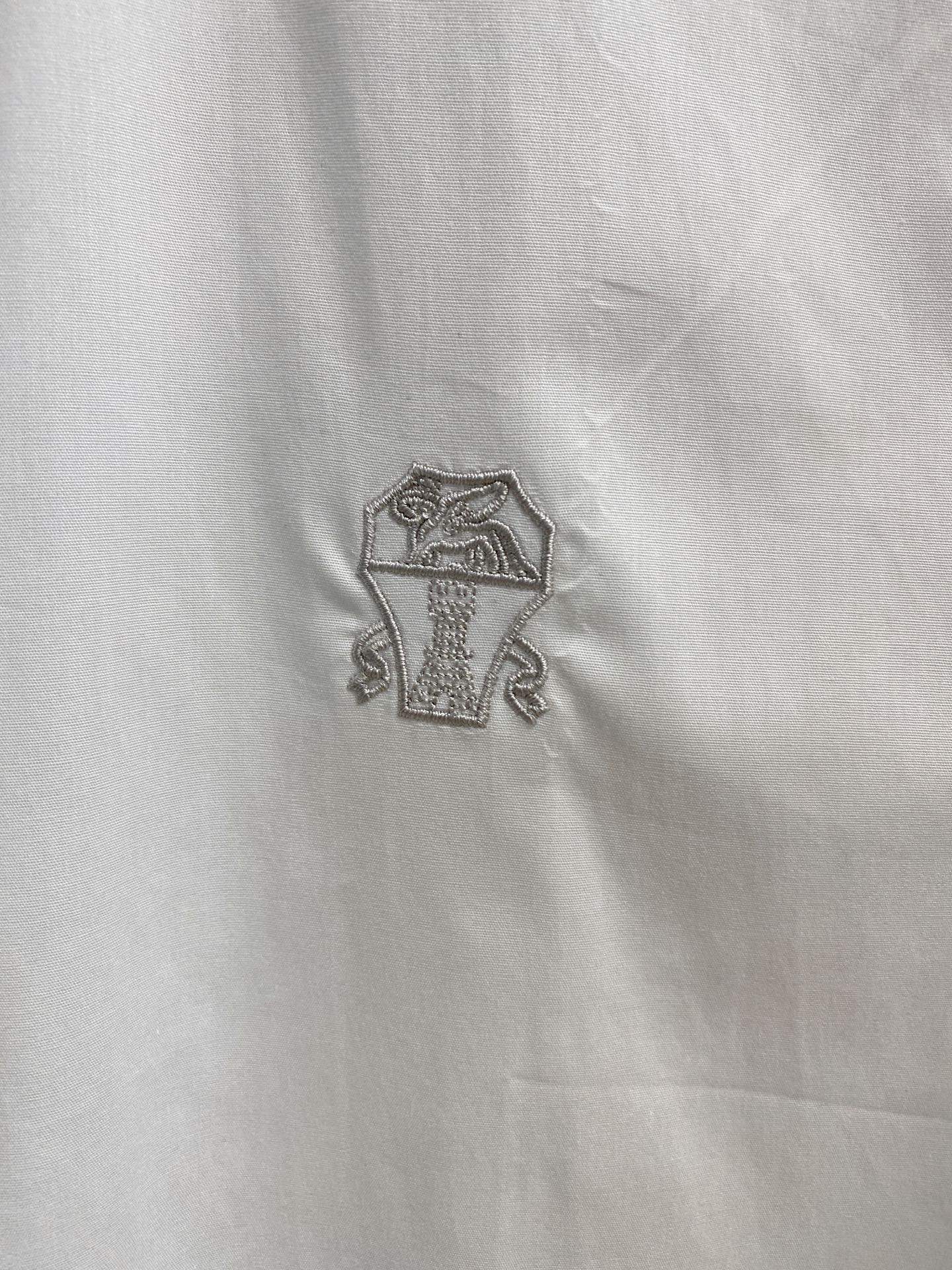 强势上新，新款不断！！！新款衬衫，高级面料高级做工，顶级品质！！！S一XXLS穿125左右m穿140左右