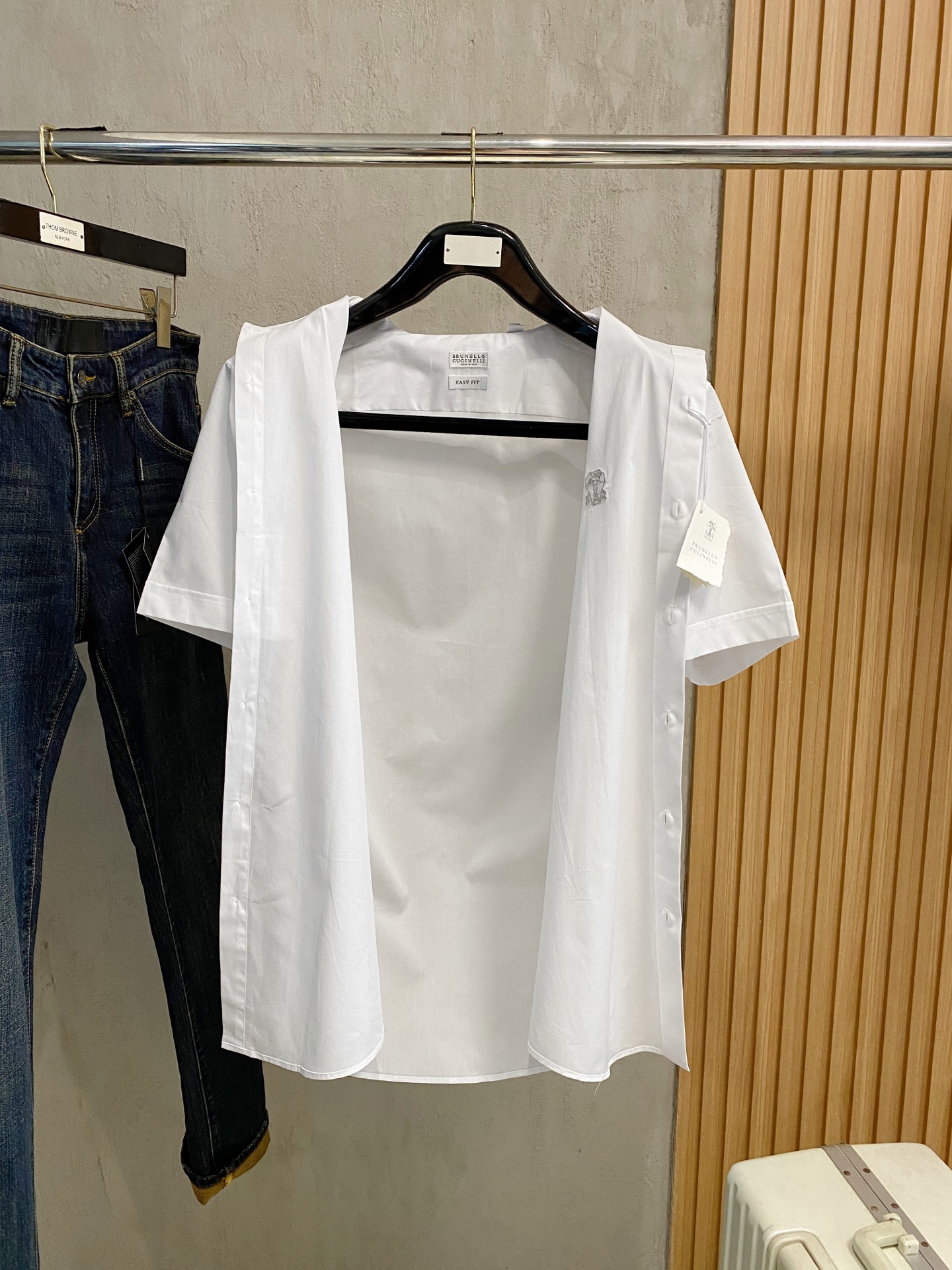 强势上新，新款不断！！！新款衬衫，高级面料高级做工，顶级品质！！！S一XXLS穿125左右m穿140左右