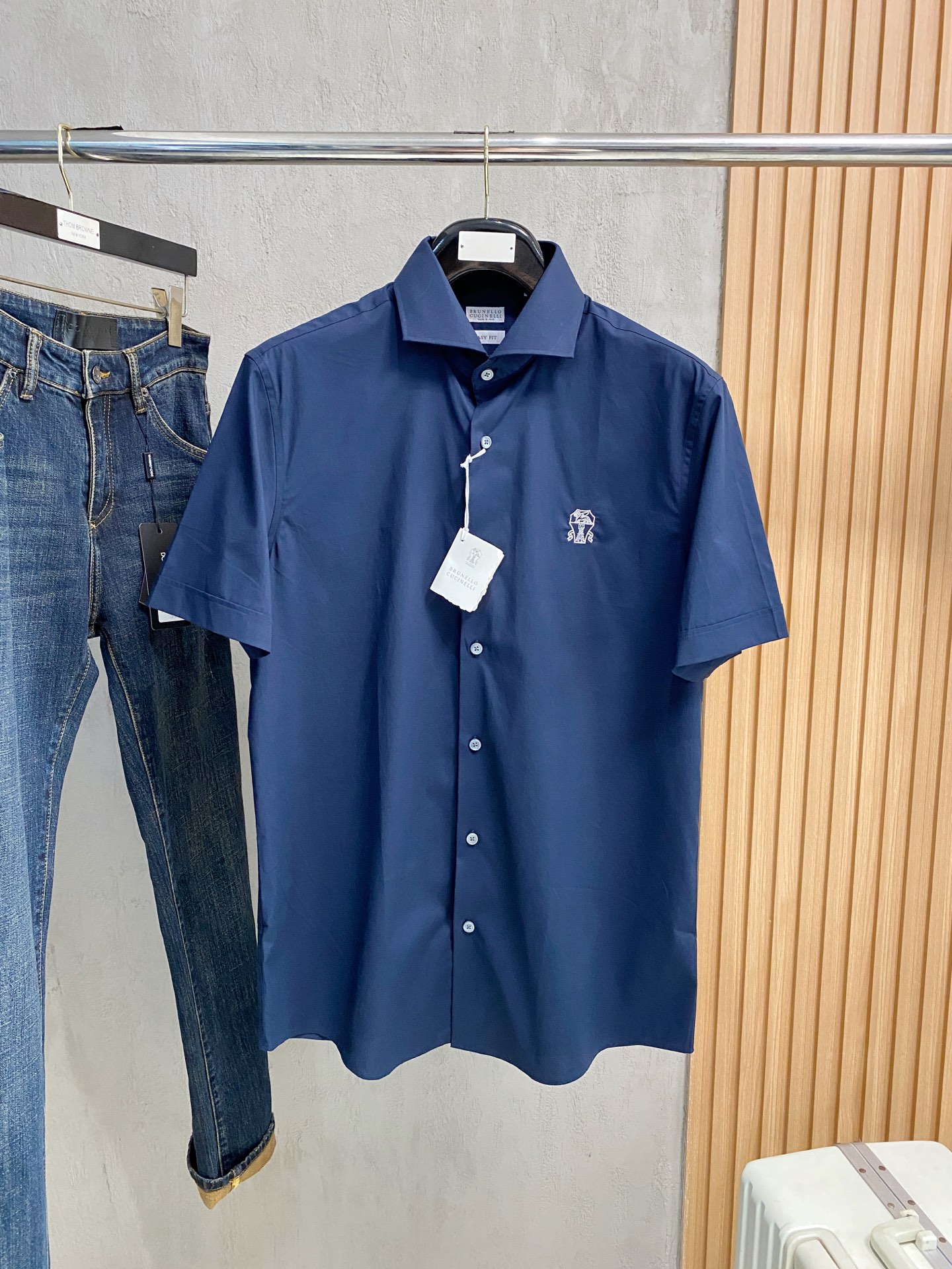 强势上新，新款不断！！！新款衬衫，高级面料高级做工，顶级品质！！！S一XXLS穿125左右m穿140左右