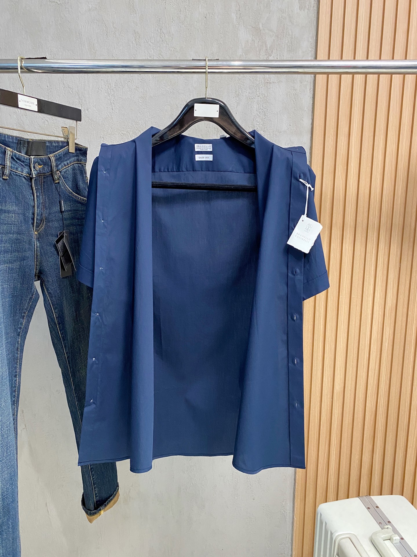 强势上新，新款不断！！！新款衬衫，高级面料高级做工，顶级品质！！！S一XXLS穿125左右m穿140左右