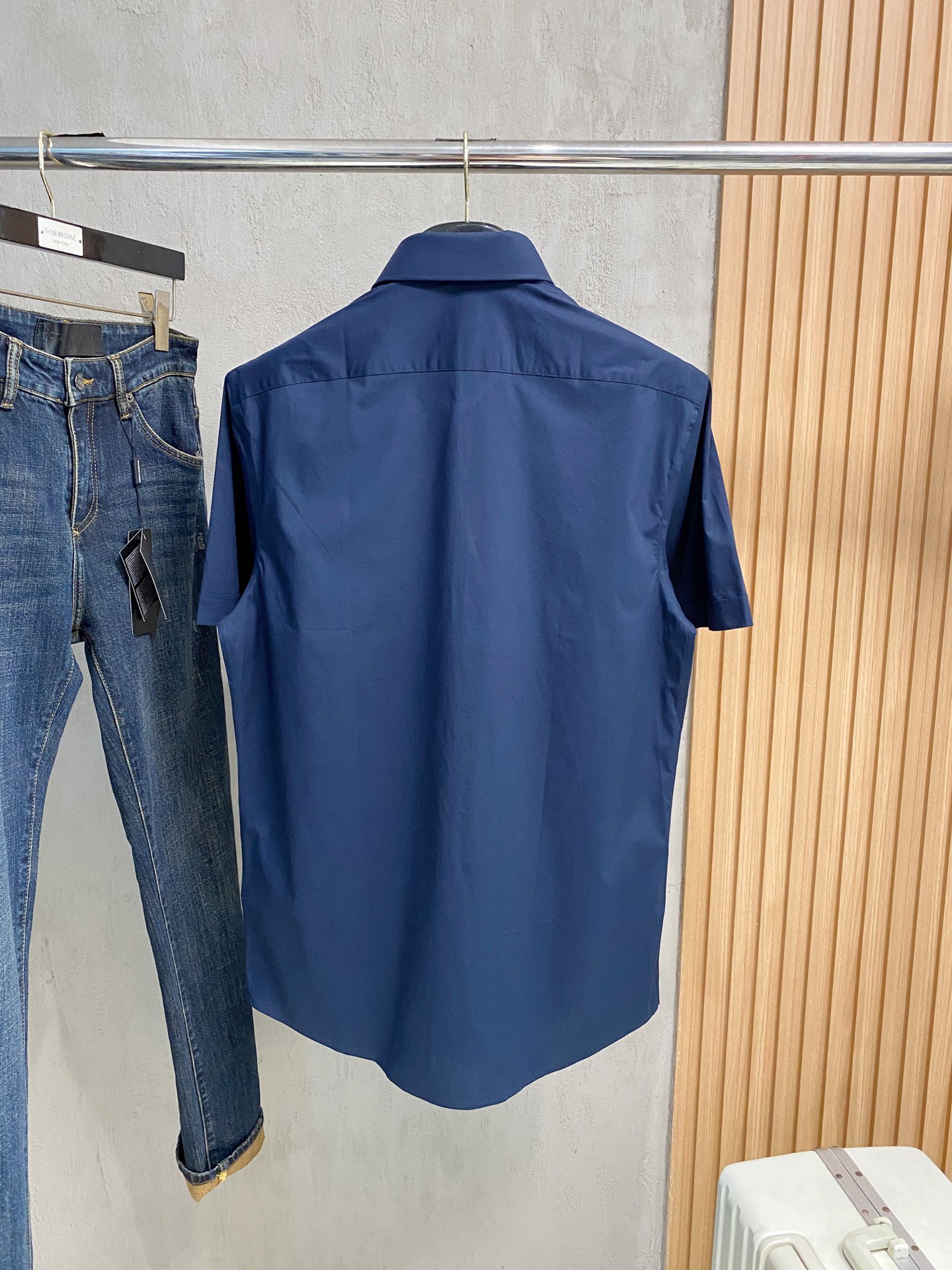 强势上新，新款不断！！！新款衬衫，高级面料高级做工，顶级品质！！！S一XXLS穿125左右m穿140左右