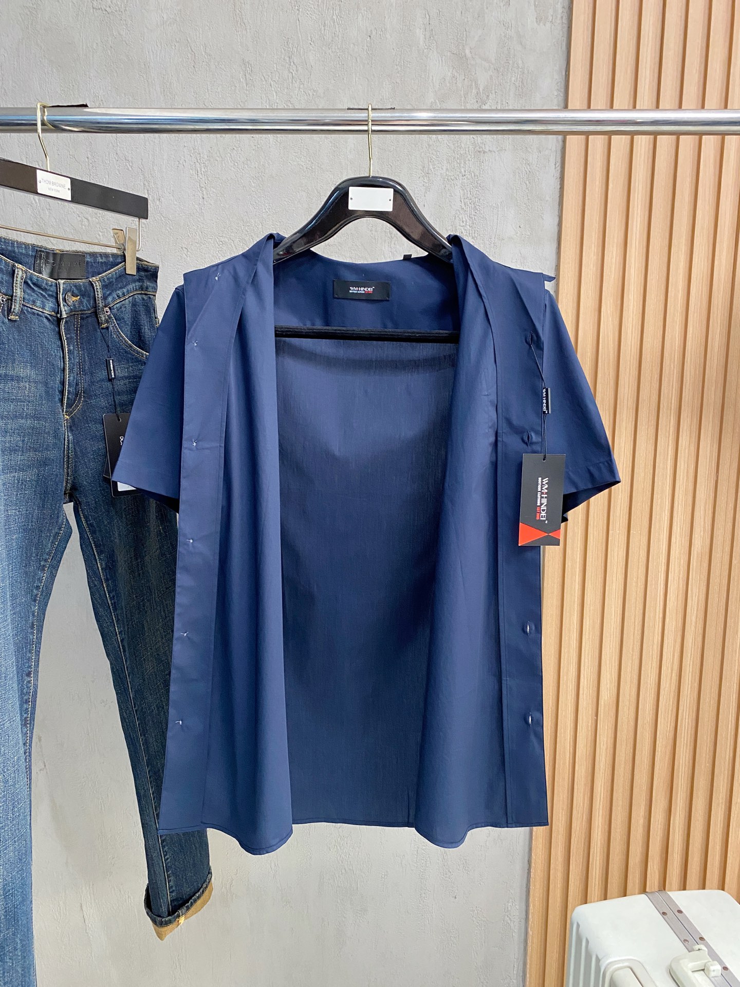 强势上新，新款不断！！！新款衬衫，高级面料高级做工，顶级品质！！！S一XXLS穿125左右m穿140左右