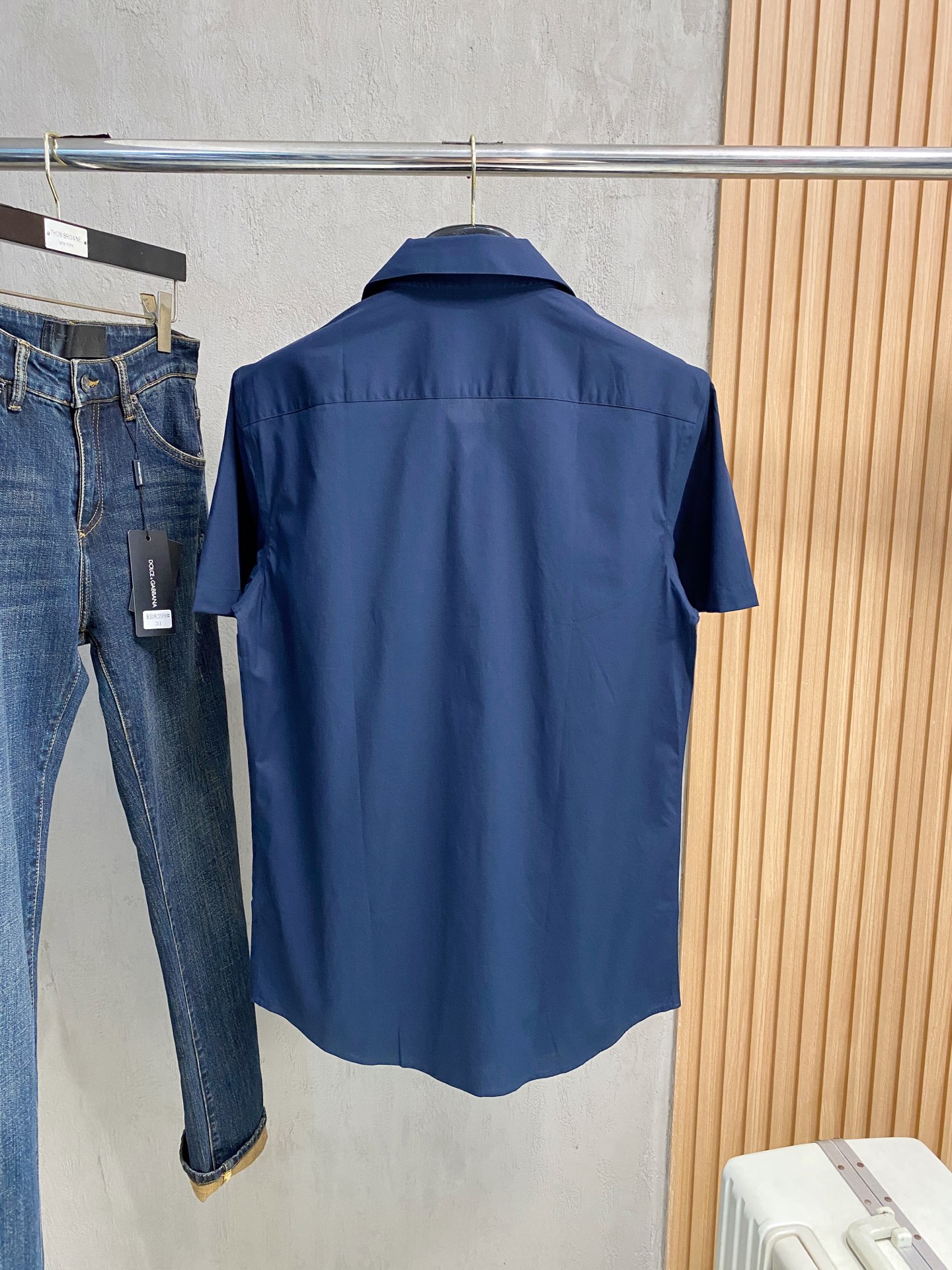 强势上新，新款不断！！！新款衬衫，高级面料高级做工，顶级品质！！！S一XXLS穿125左右m穿140左右