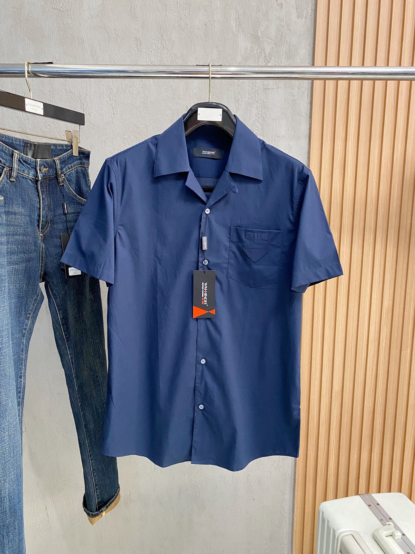 强势上新，新款不断！！！新款衬衫，高级面料高级做工，顶级品质！！！S一XXLS穿125左右m穿140左右