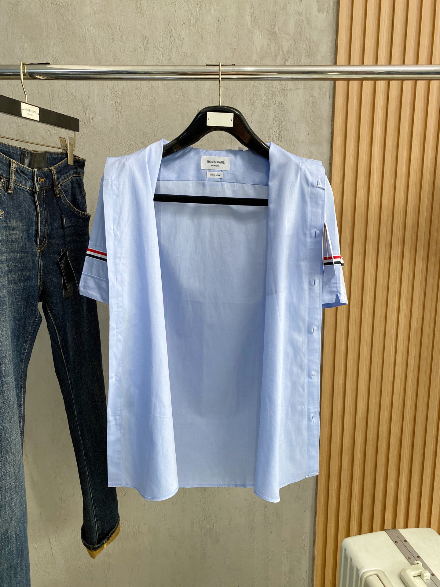 强势上新，新款不断！！！新款衬衫，高级面料高级做工，顶级品质！！！S一XXLS穿125左右m穿140左右