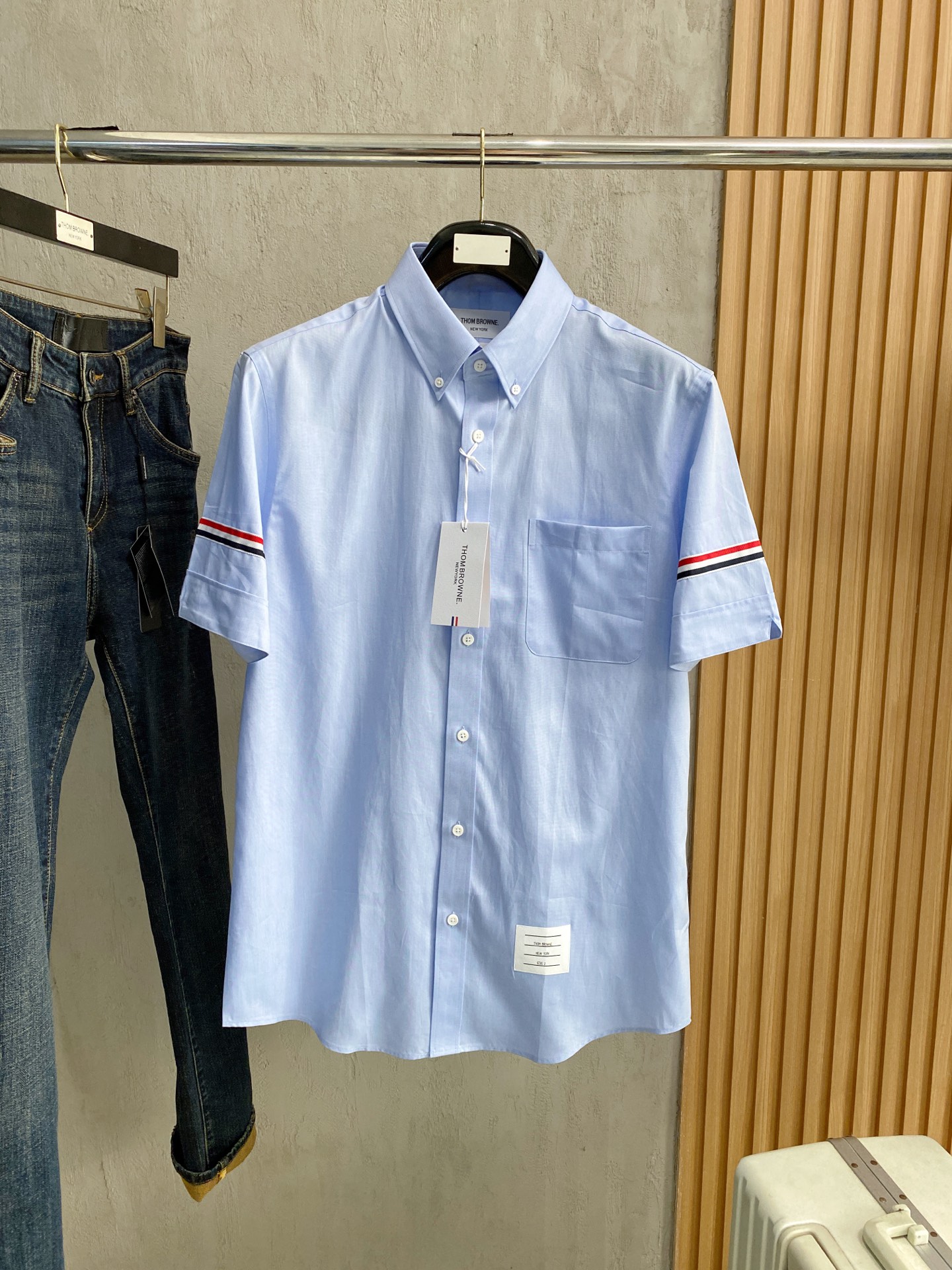 强势上新，新款不断！！！新款衬衫，高级面料高级做工，顶级品质！！！S一XXLS穿125左右m穿140左右