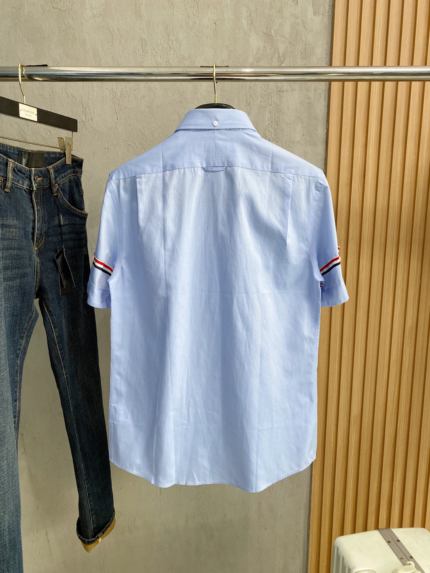 强势上新，新款不断！！！新款衬衫，高级面料高级做工，顶级品质！！！S一XXLS穿125左右m穿140左右