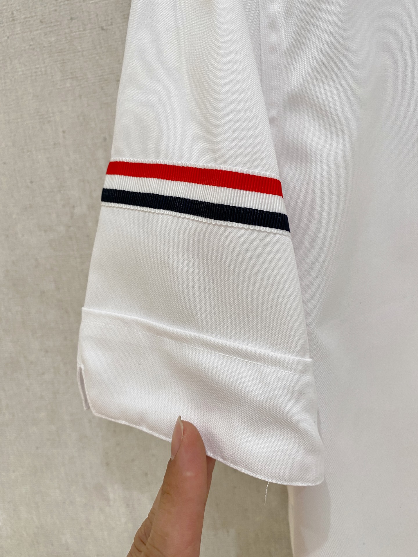 P，P轻盈雅致，短袖衬衫——25年春夏日里的温柔守候短袖衬衫，臻品定制系列的材质、精湛的工艺细节和卓越的