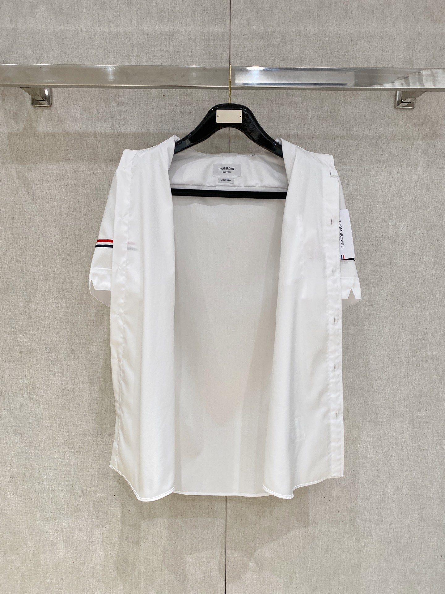 P，P轻盈雅致，短袖衬衫——25年春夏日里的温柔守候短袖衬衫，臻品定制系列的材质、精湛的工艺细节和卓越的