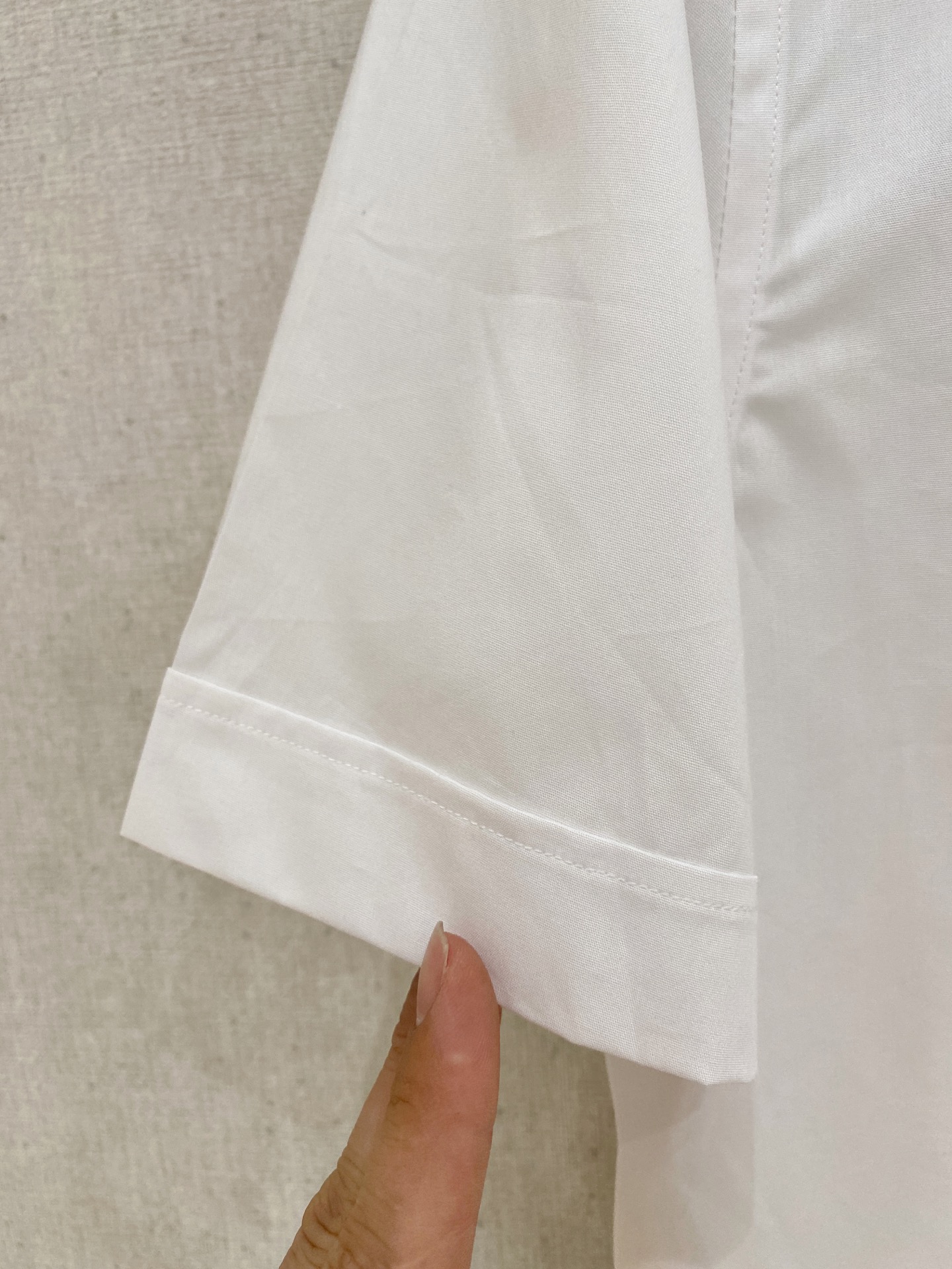 P，P轻盈雅致，短袖衬衫——25年春夏日里的温柔守候短袖衬衫，臻品定制系列的材质、精湛的工艺细节和卓越的