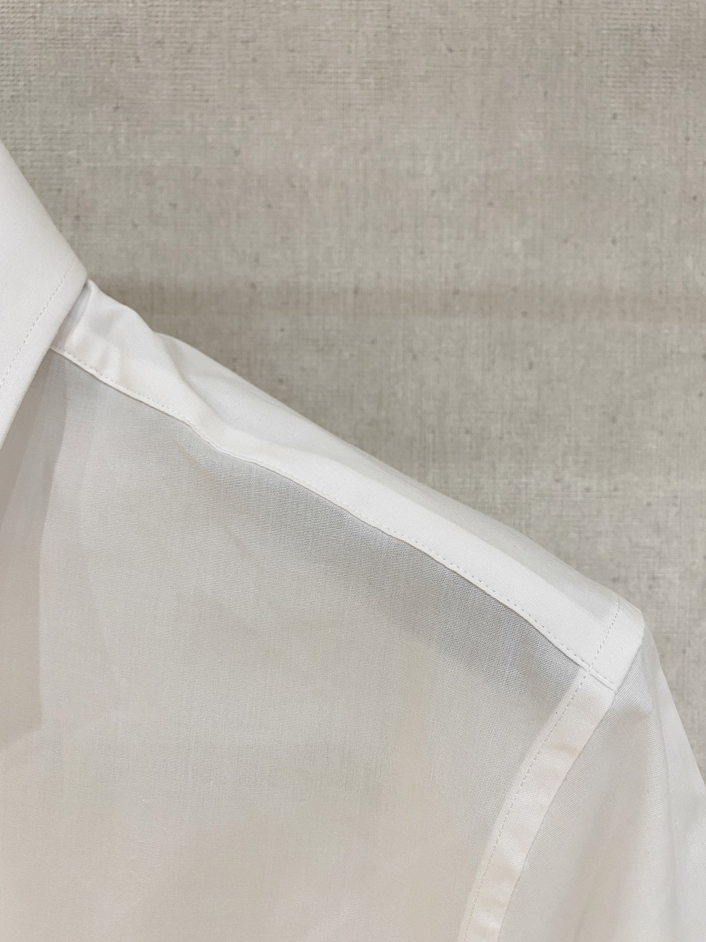 P，P轻盈雅致，短袖衬衫——25年春夏日里的温柔守候短袖衬衫，臻品定制系列的材质、精湛的工艺细节和卓越的