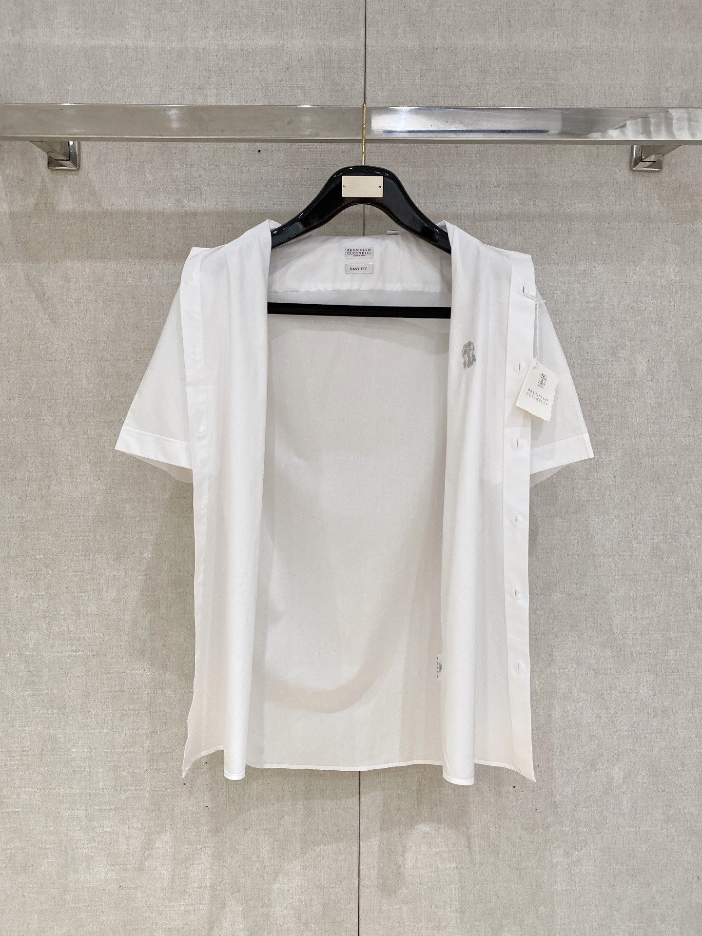 P，P轻盈雅致，短袖衬衫——25年春夏日里的温柔守候短袖衬衫，臻品定制系列的材质、精湛的工艺细节和卓越的