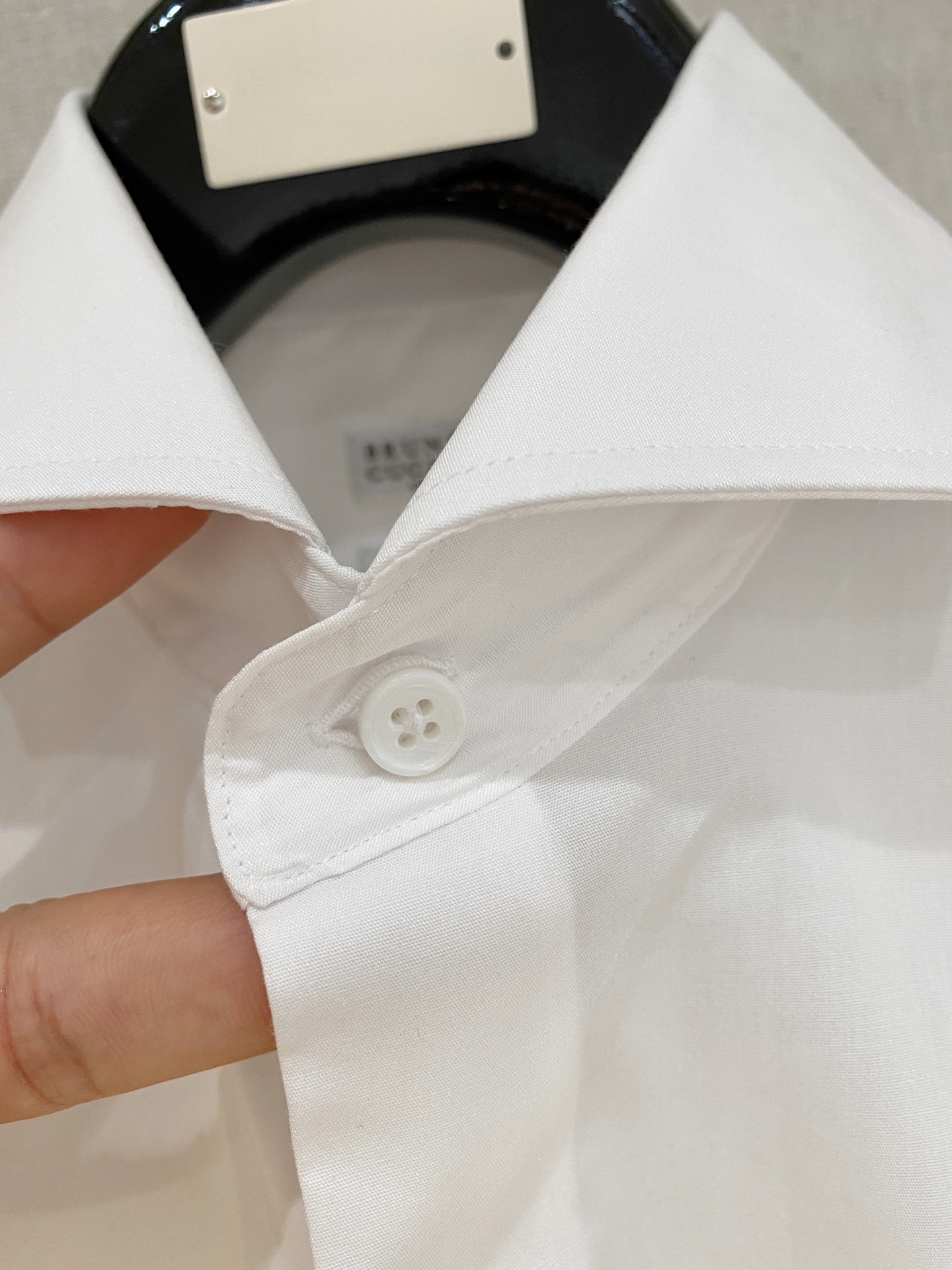 P，P轻盈雅致，短袖衬衫——25年春夏日里的温柔守候短袖衬衫，臻品定制系列的材质、精湛的工艺细节和卓越的