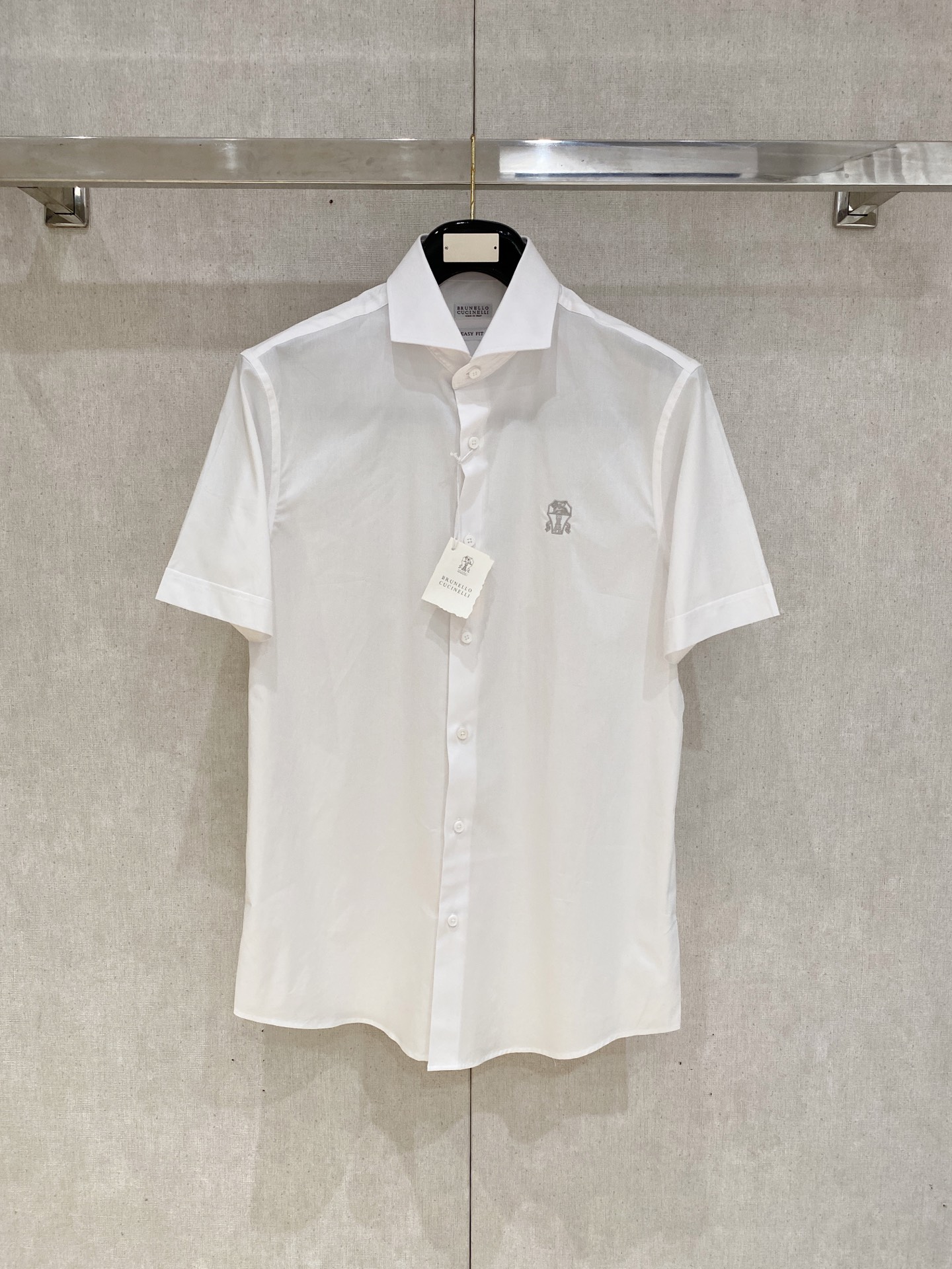 P，P轻盈雅致，短袖衬衫——25年春夏日里的温柔守候短袖衬衫，臻品定制系列的材质、精湛的工艺细节和卓越的