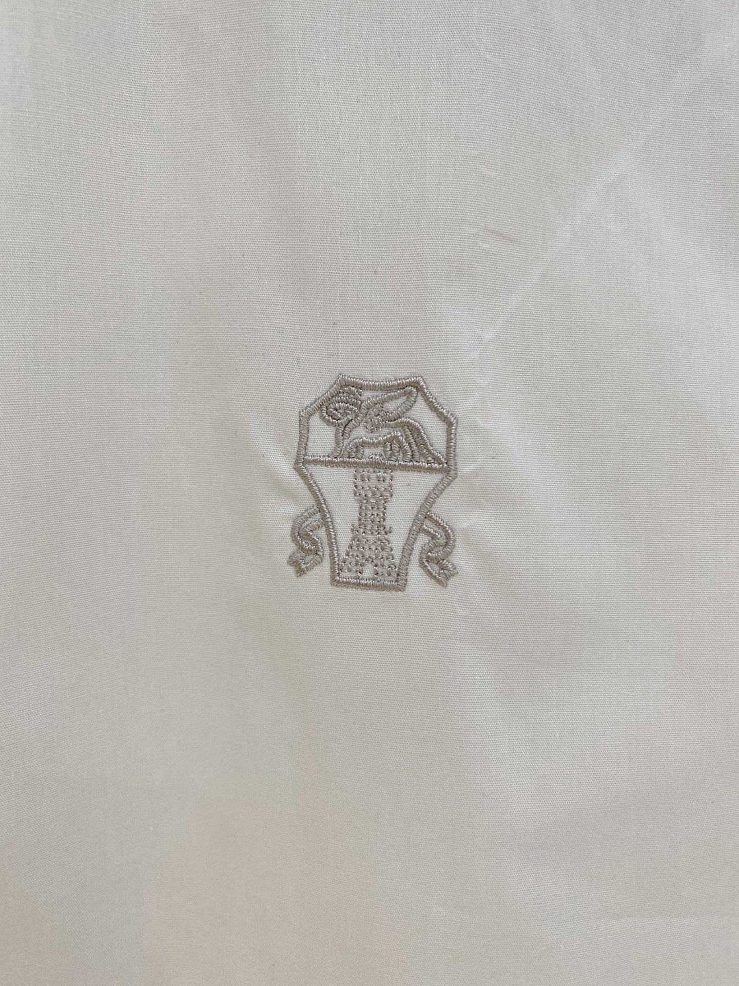 P，P轻盈雅致，短袖衬衫——25年春夏日里的温柔守候短袖衬衫，臻品定制系列的材质、精湛的工艺细节和卓越的