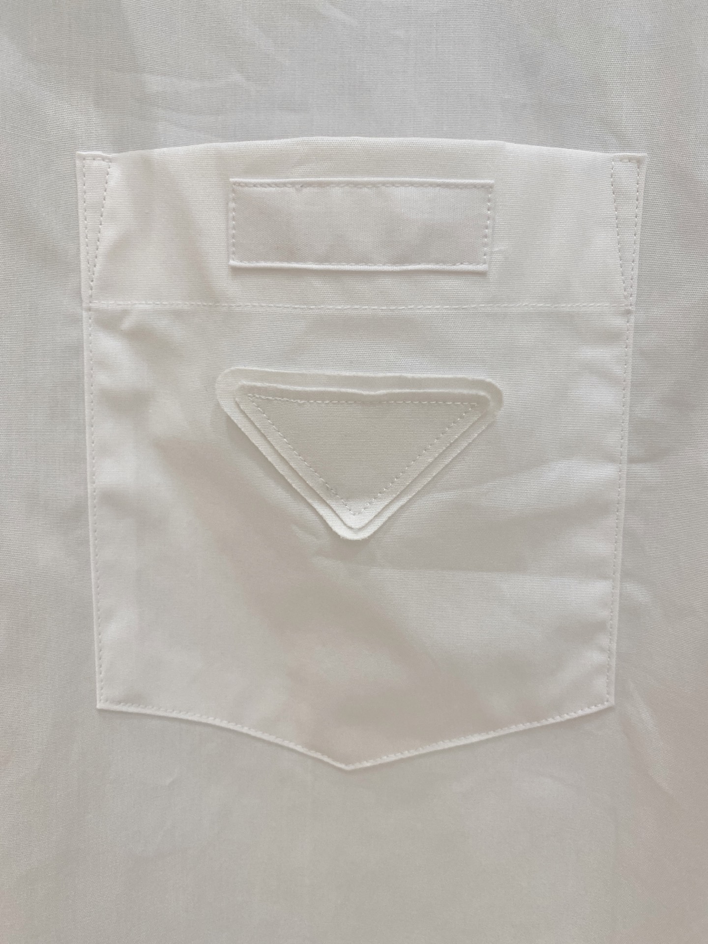 P，P轻盈雅致，短袖衬衫——25年春夏日里的温柔守候短袖衬衫，臻品定制系列的材质、精湛的工艺细节和卓越的