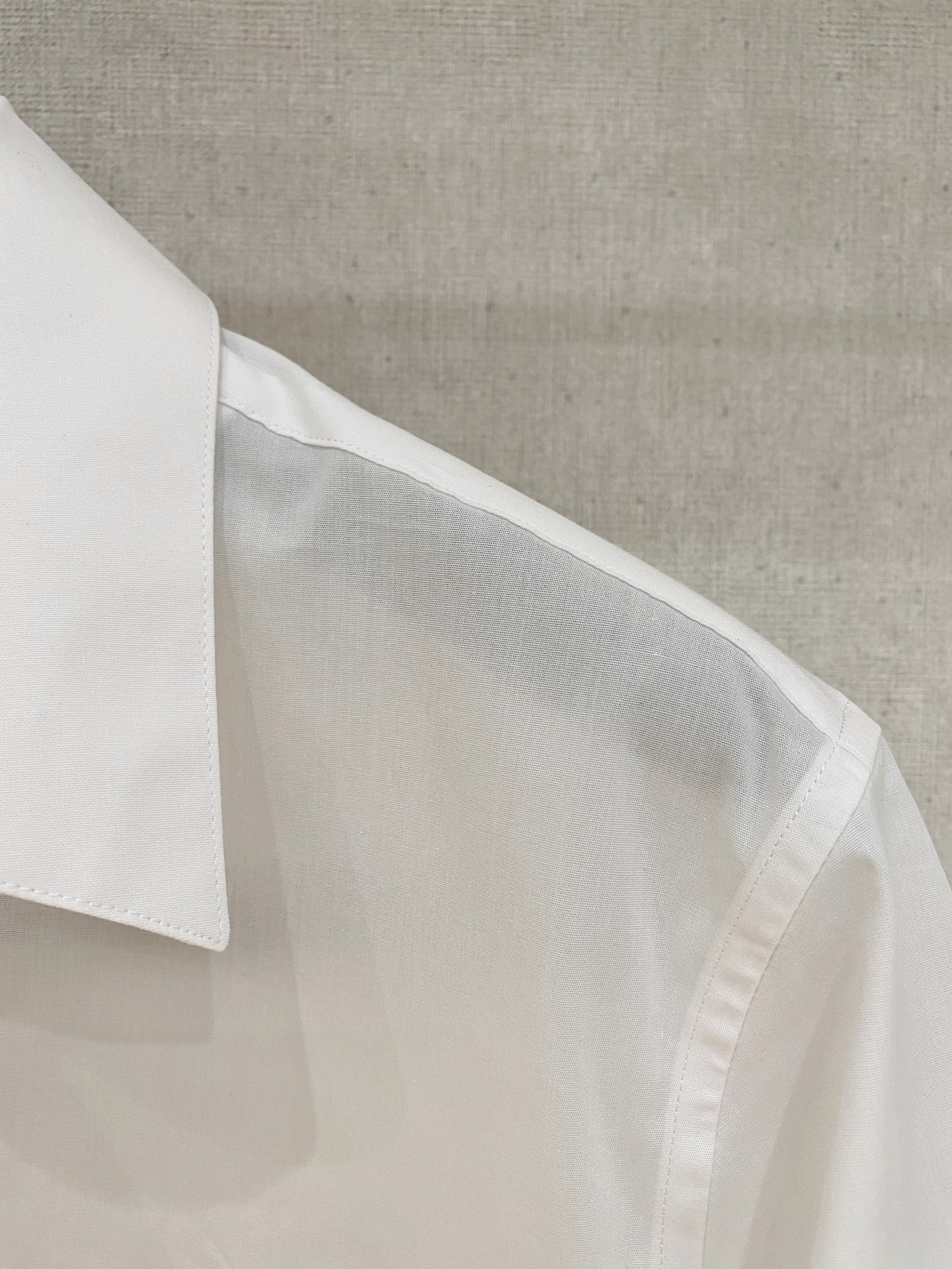 P，P轻盈雅致，短袖衬衫——25年春夏日里的温柔守候短袖衬衫，臻品定制系列的材质、精湛的工艺细节和卓越的