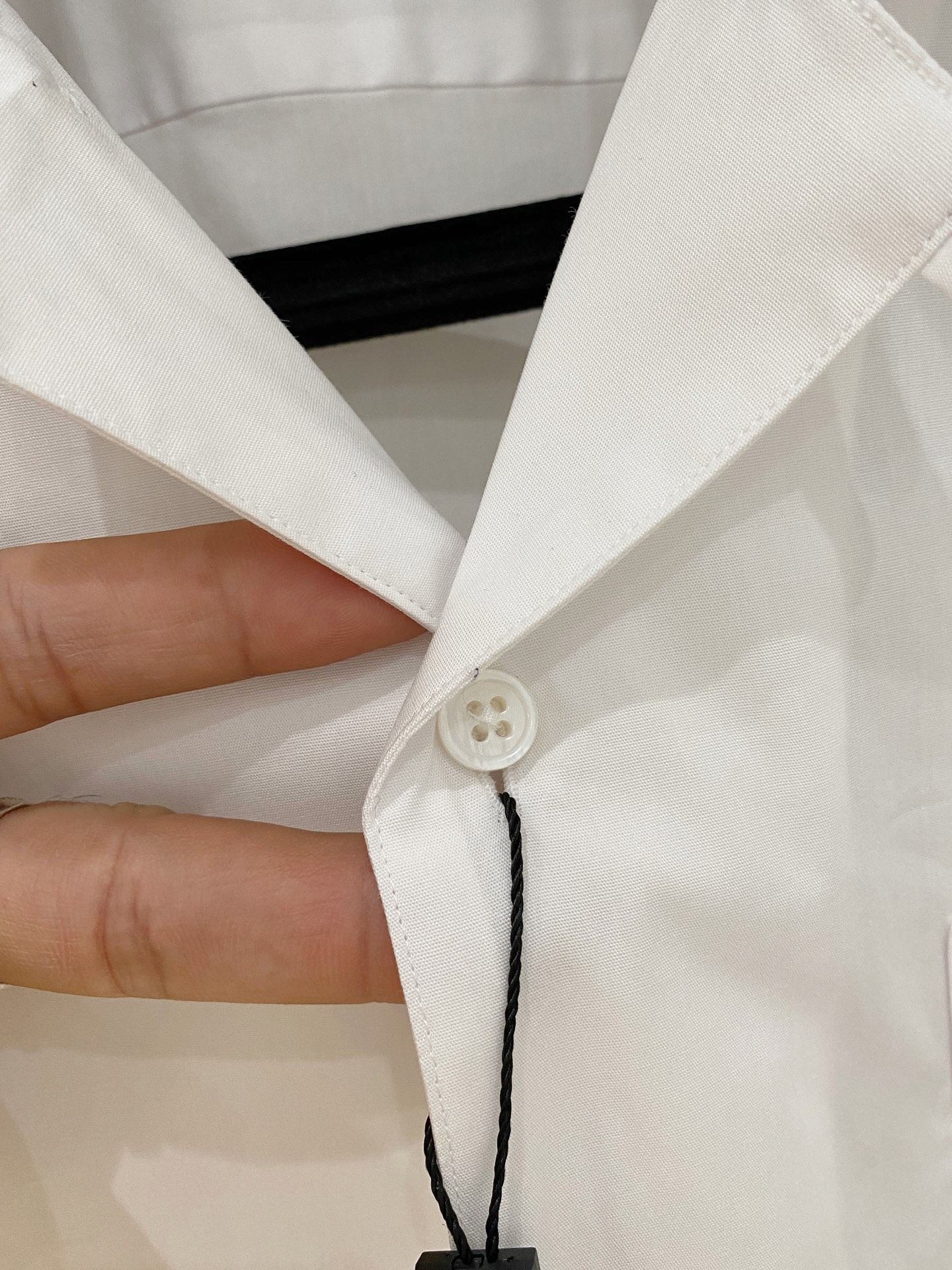 P，P轻盈雅致，短袖衬衫——25年春夏日里的温柔守候短袖衬衫，臻品定制系列的材质、精湛的工艺细节和卓越的