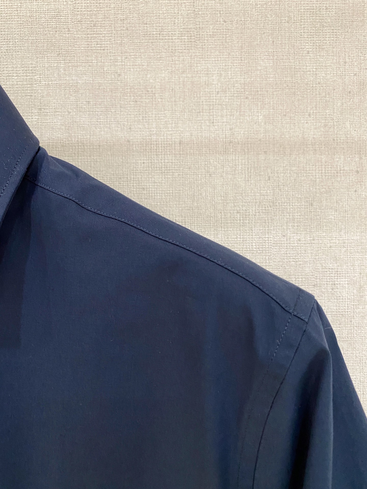 P，P轻盈雅致，短袖衬衫——25年春夏日里的温柔守候短袖衬衫，臻品定制系列的材质、精湛的工艺细节和卓越的