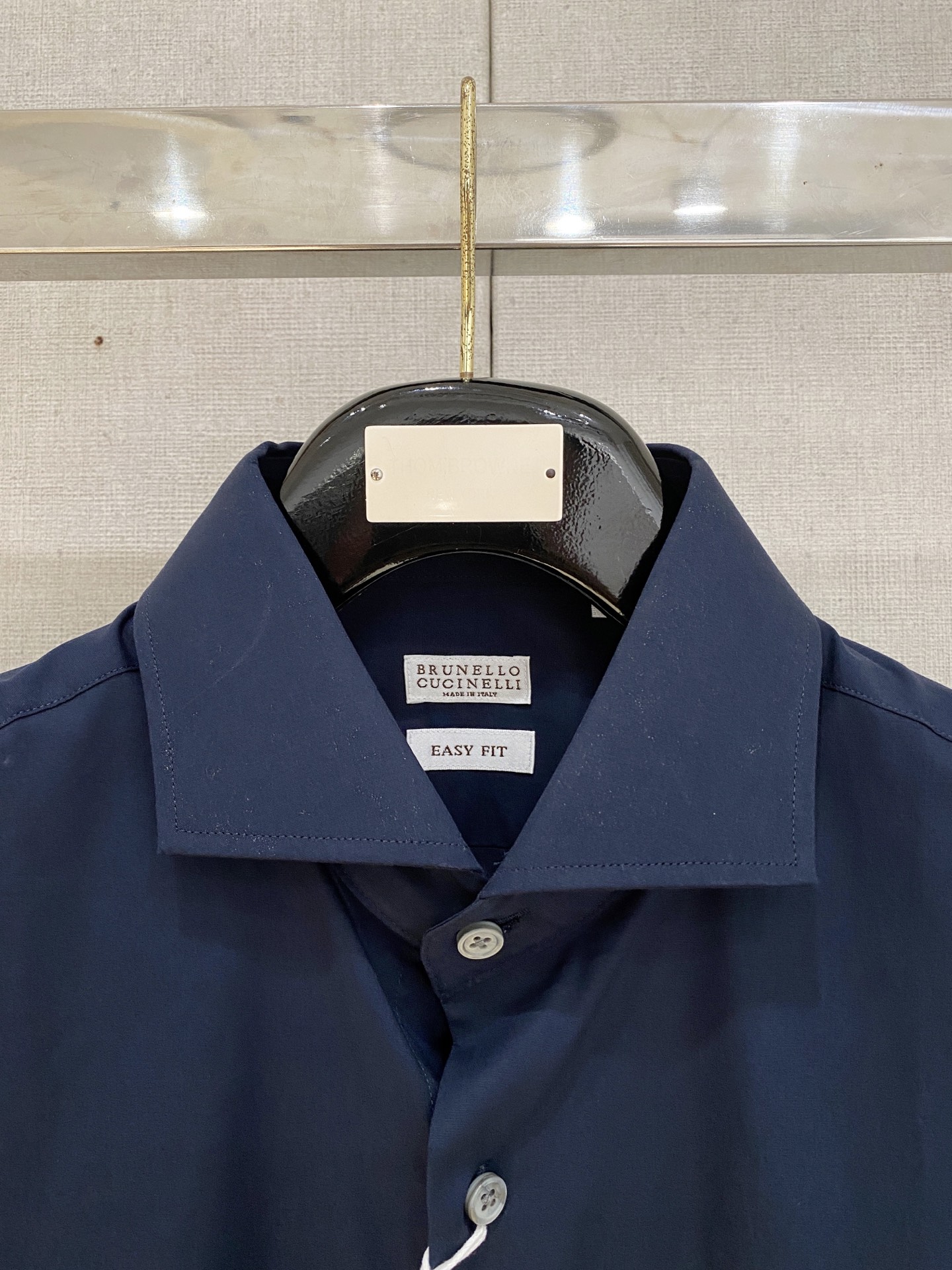 P，P轻盈雅致，短袖衬衫——25年春夏日里的温柔守候短袖衬衫，臻品定制系列的材质、精湛的工艺细节和卓越的