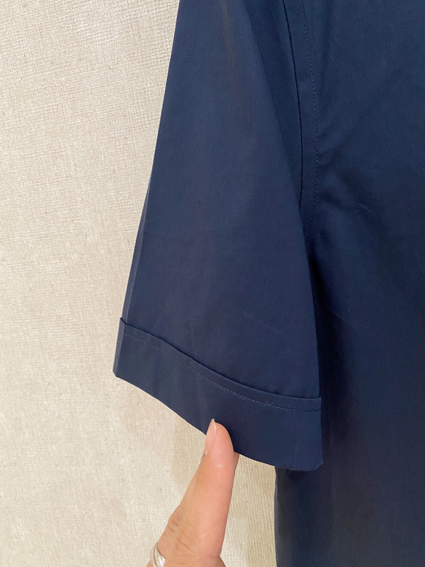 P，P轻盈雅致，短袖衬衫——25年春夏日里的温柔守候短袖衬衫，臻品定制系列的材质、精湛的工艺细节和卓越的