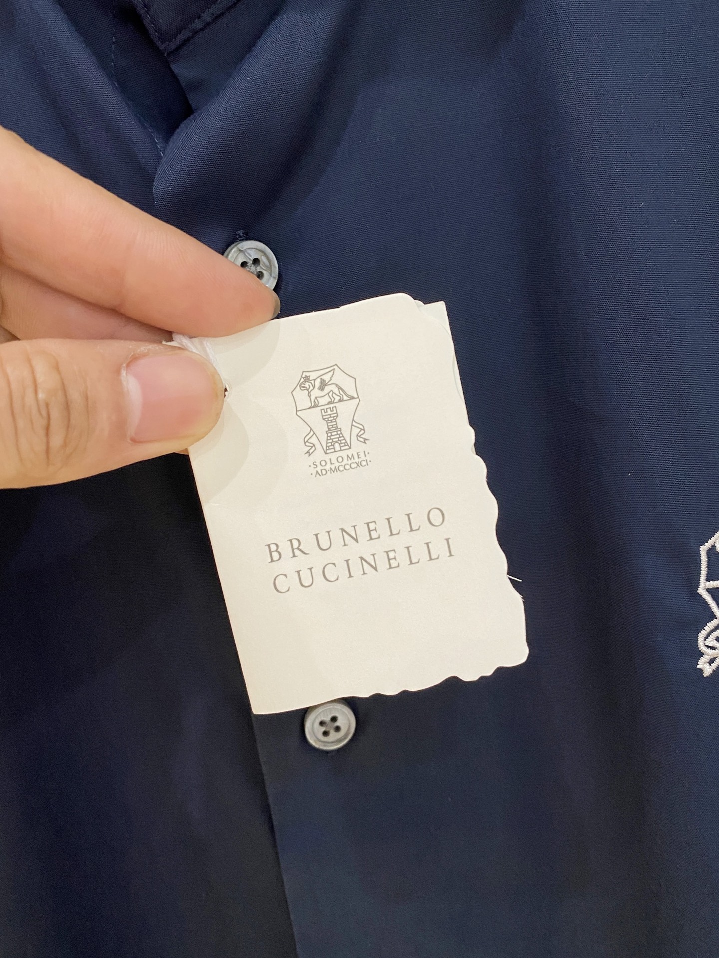 P，P轻盈雅致，短袖衬衫——25年春夏日里的温柔守候短袖衬衫，臻品定制系列的材质、精湛的工艺细节和卓越的