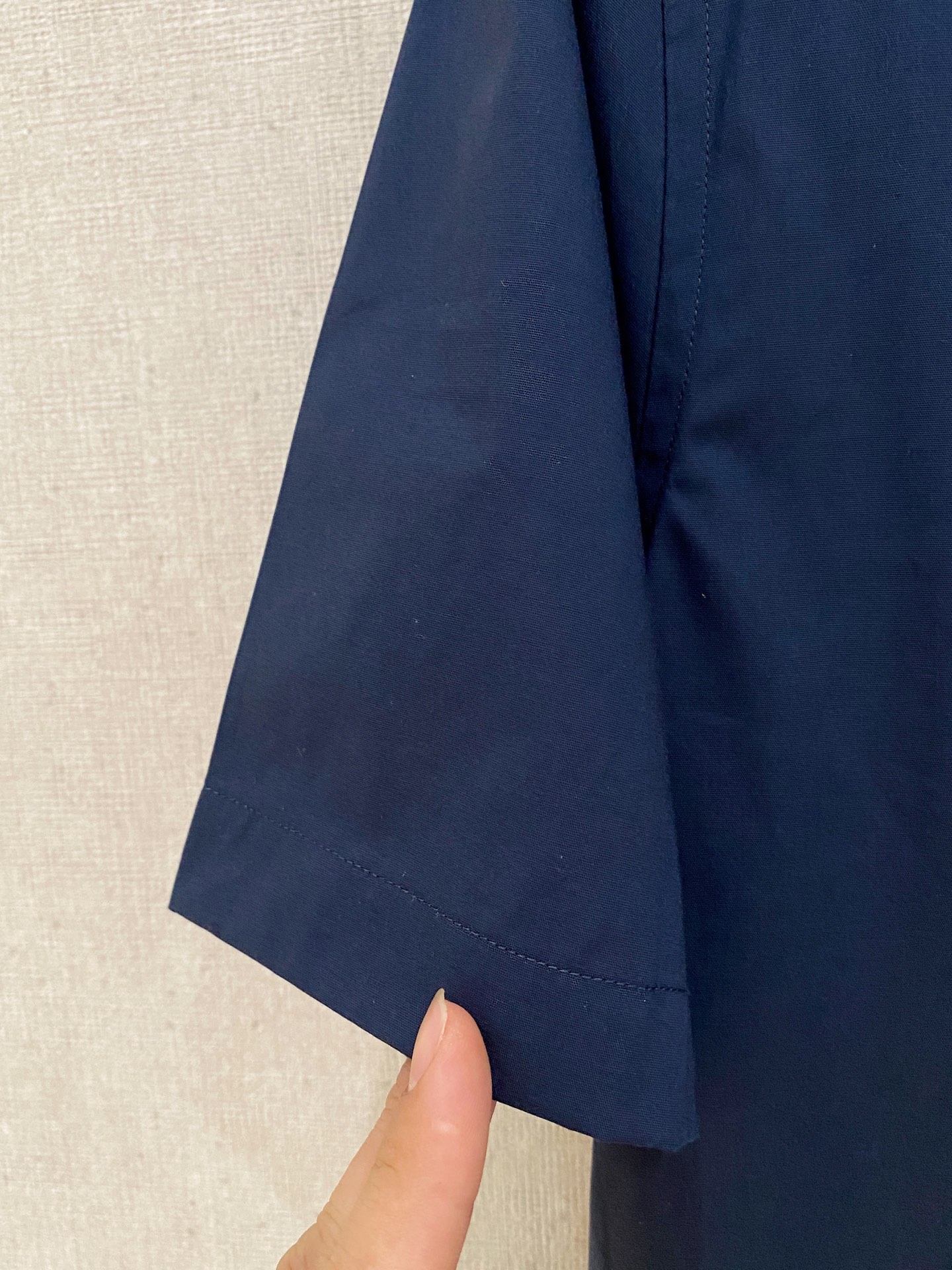 P，P轻盈雅致，短袖衬衫——25年春夏日里的温柔守候短袖衬衫，臻品定制系列的材质、精湛的工艺细节和卓越的