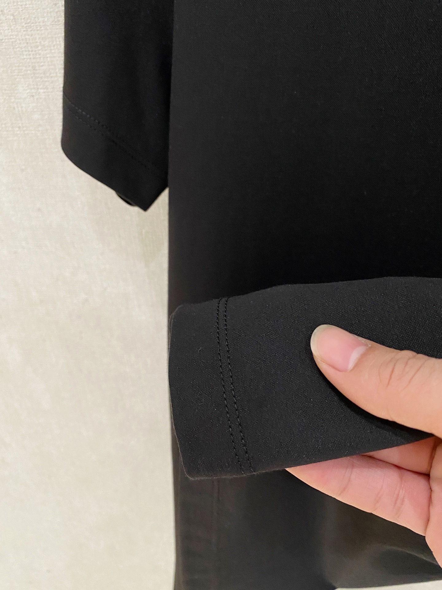 罗意威 2025春夏新款首发专柜最新款圆领短袖 高端订制 设计前卫时尚！品牌logo重工艺设计 高端定制