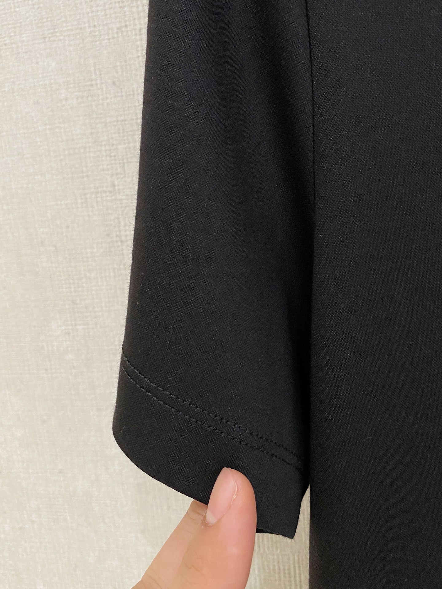 罗意威 2025春夏新款首发专柜最新款圆领短袖 高端订制 设计前卫时尚！品牌logo重工艺设计 高端定制