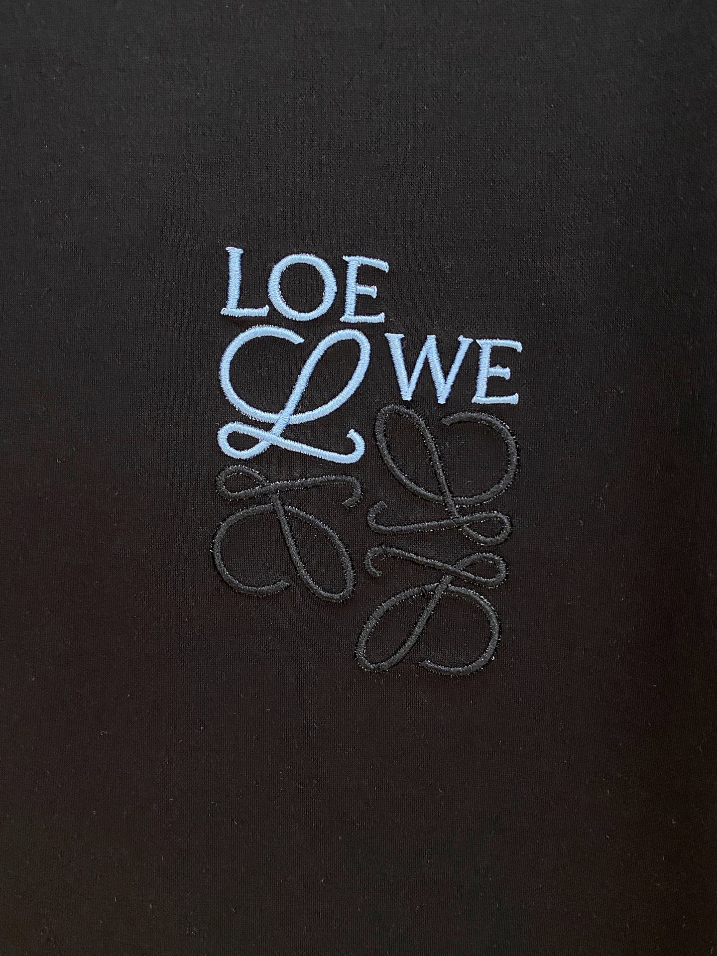 罗意威 2025春夏新款首发专柜最新款圆领短袖 高端订制 设计前卫时尚！品牌logo重工艺设计 高端定制