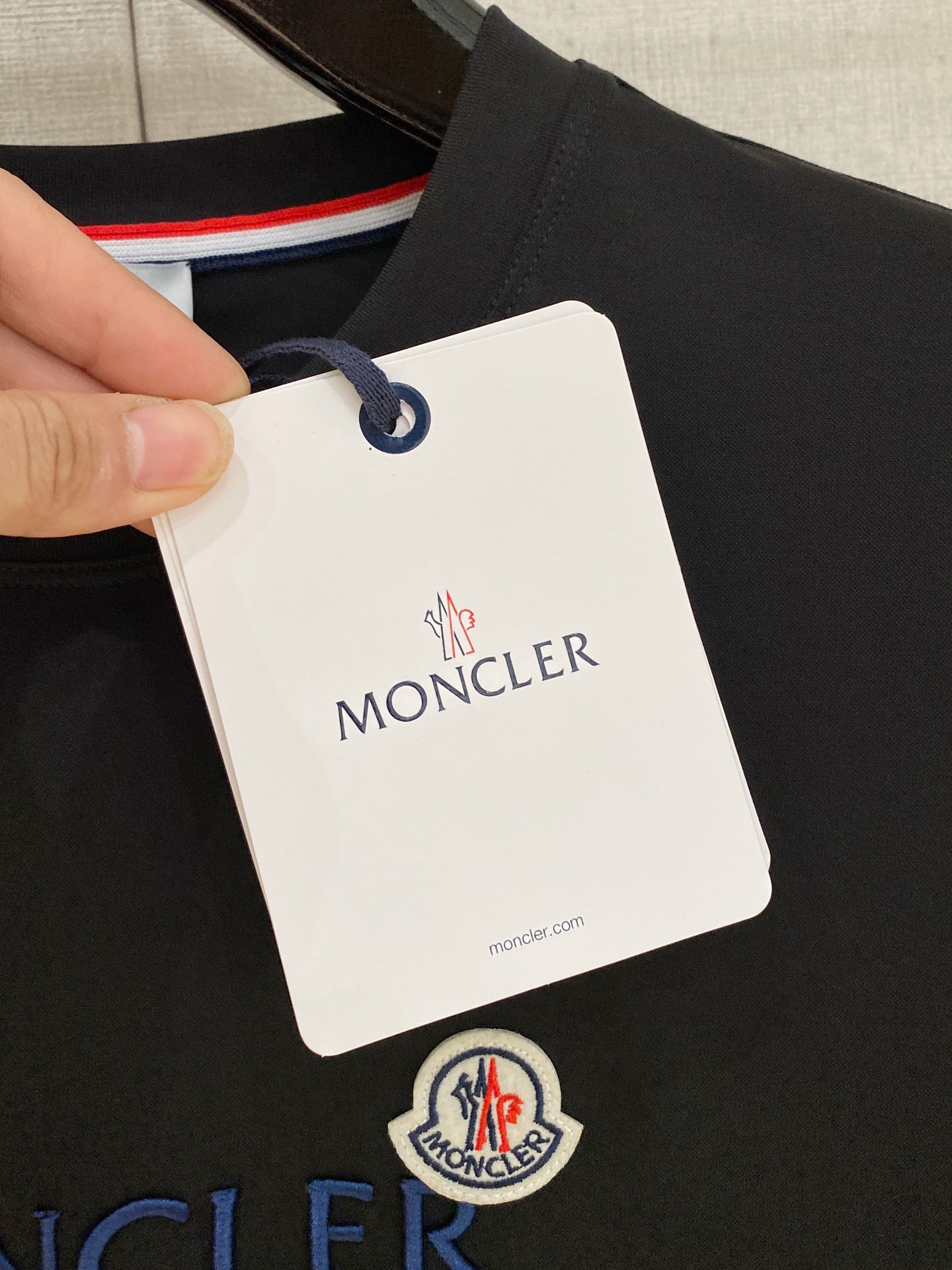 蒙口 2025春夏新款首发专柜最新款圆领短袖 高端订制 设计前卫时尚！品牌logo重工艺设计 高端定制1