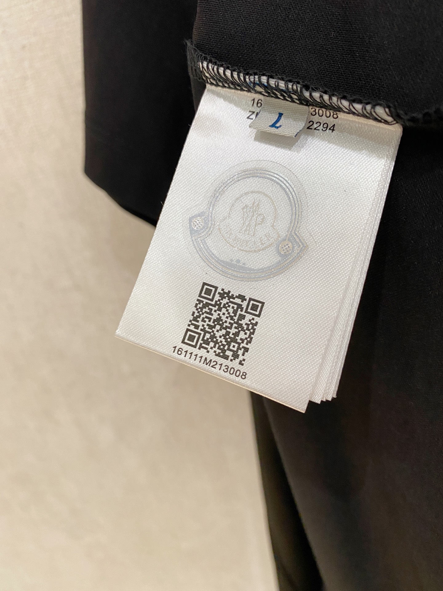 蒙口 2025春夏新款首发专柜最新款圆领短袖 高端订制 设计前卫时尚！品牌logo重工艺设计 高端定制1